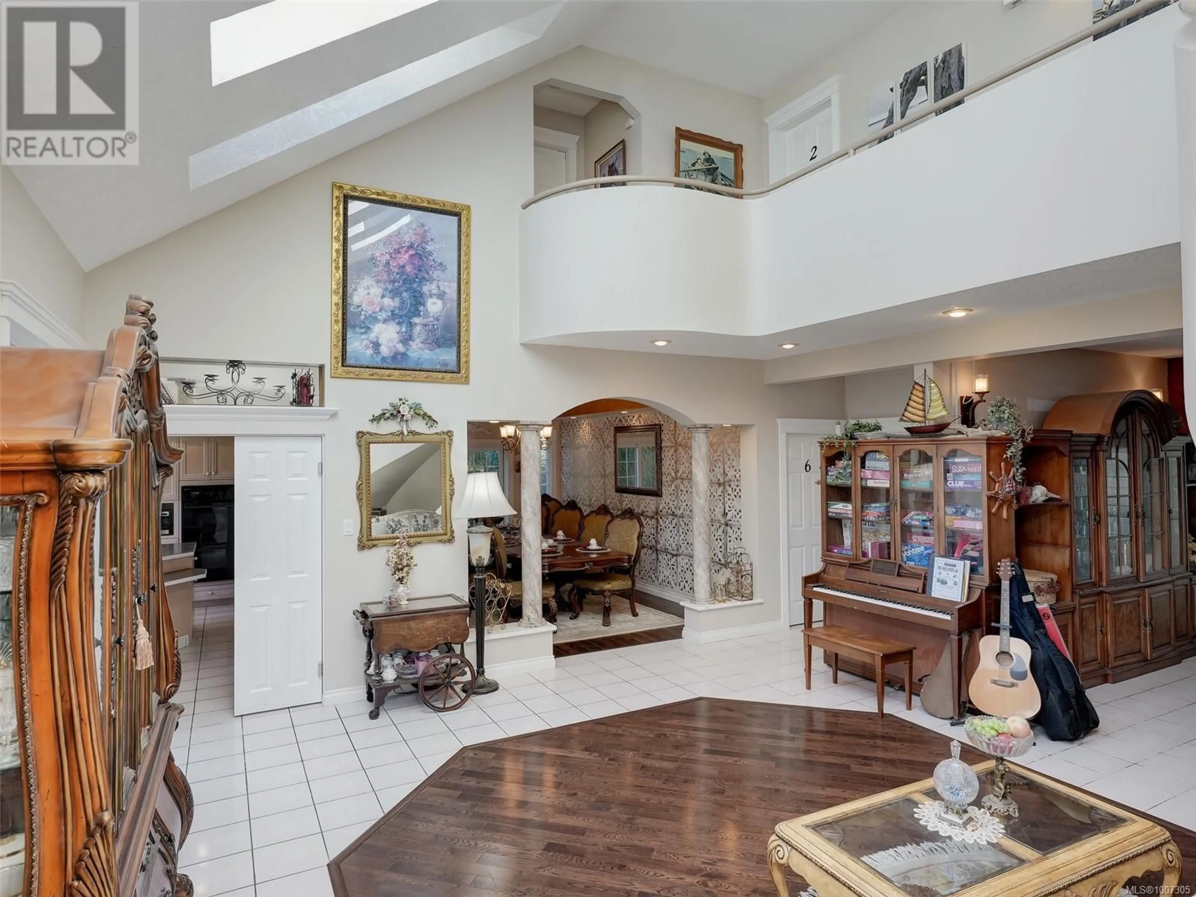 Indoor foyer for 8626 LOCHSIDE DRIVE, North Saanich British Columbia V8L1M7