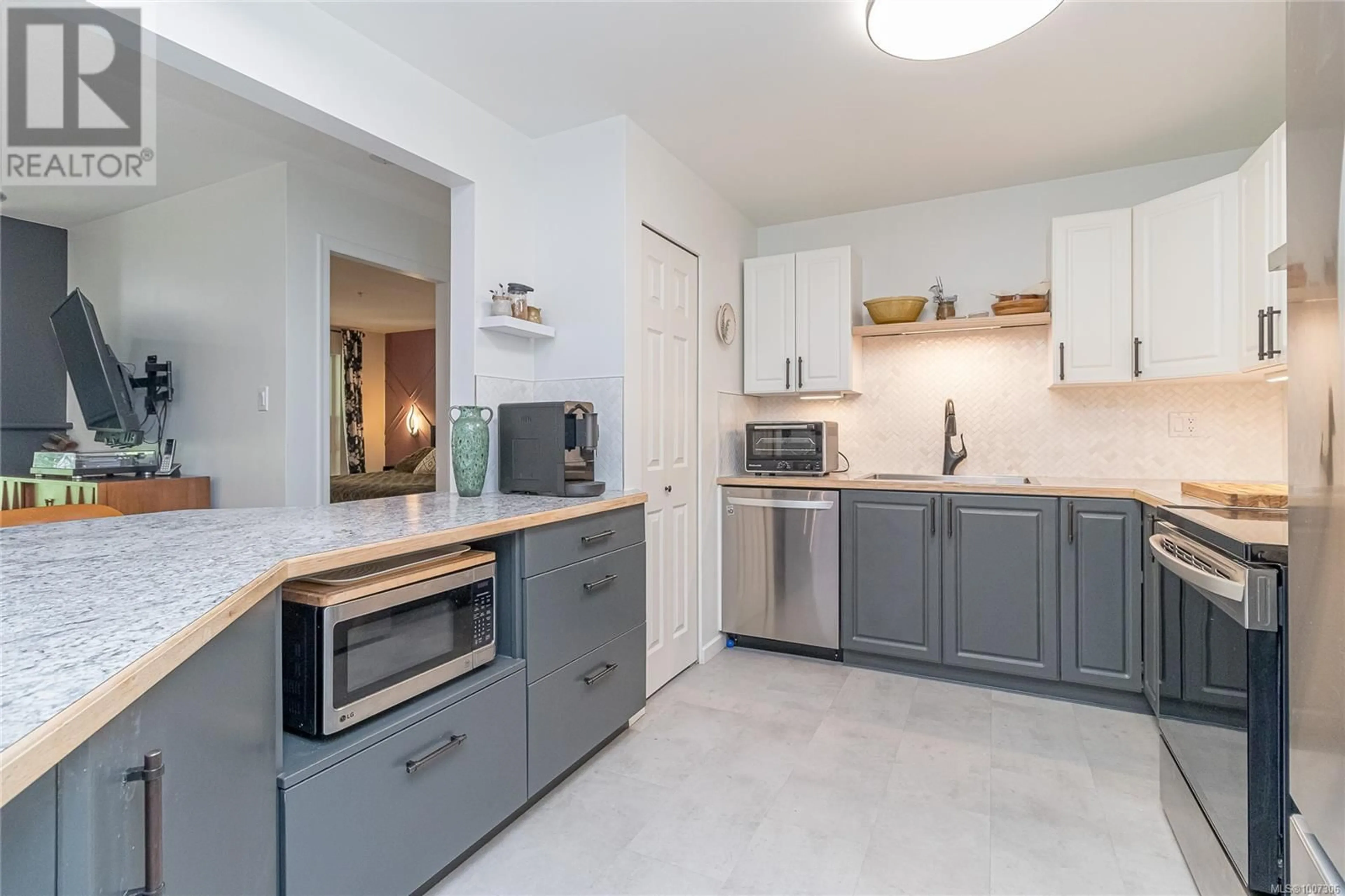 Open concept kitchen, unknown for 311 - 5620 EDGEWATER LANE, Nanaimo British Columbia V9T5K1