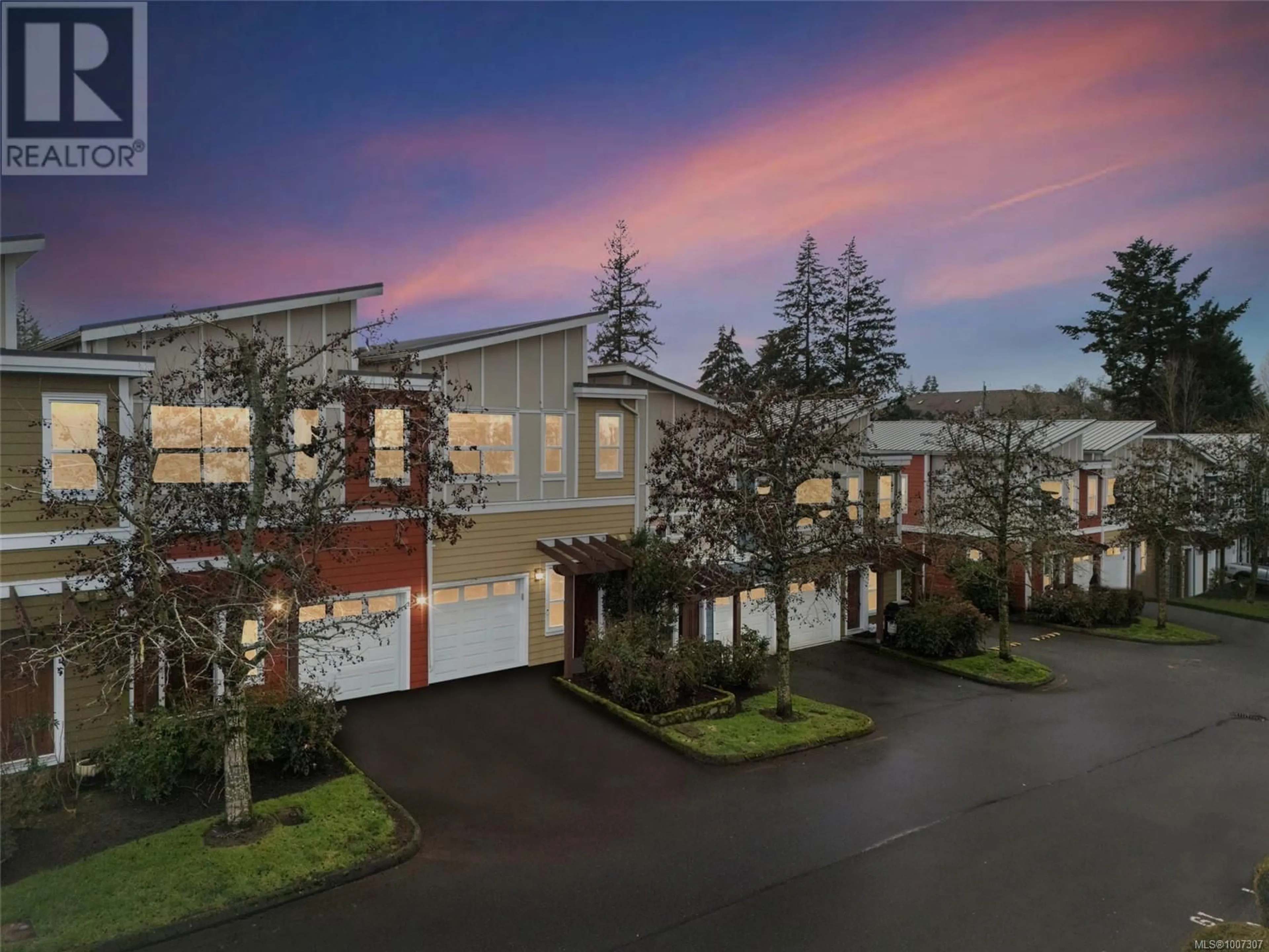 A pic from outside/outdoor area/front of a property/back of a property/a pic from drone, street for 860 BROCK AVENUE, Langford British Columbia V9B3C6