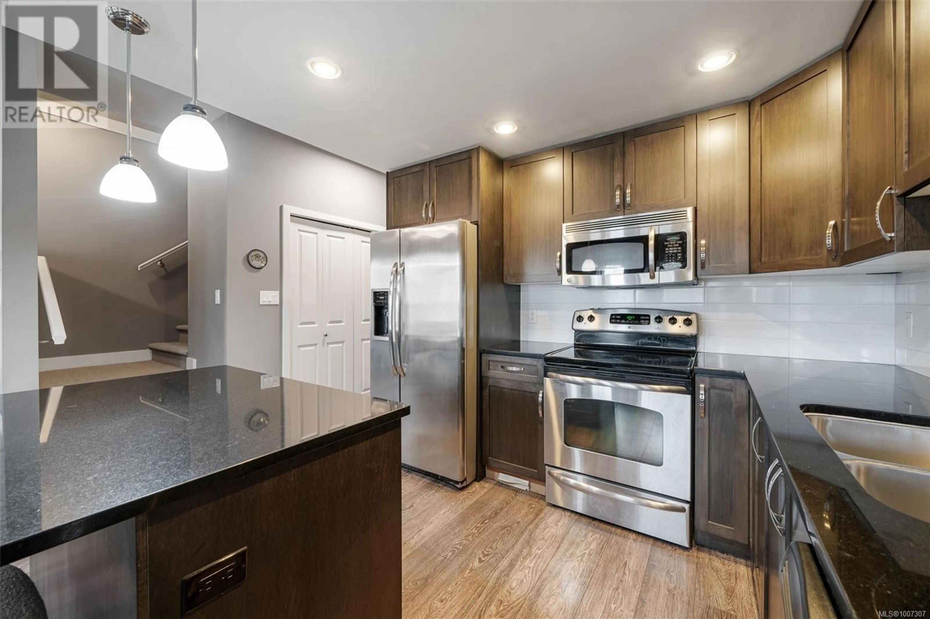 Standard kitchen, wood/laminate floor for 860 BROCK AVENUE, Langford British Columbia V9B3C6