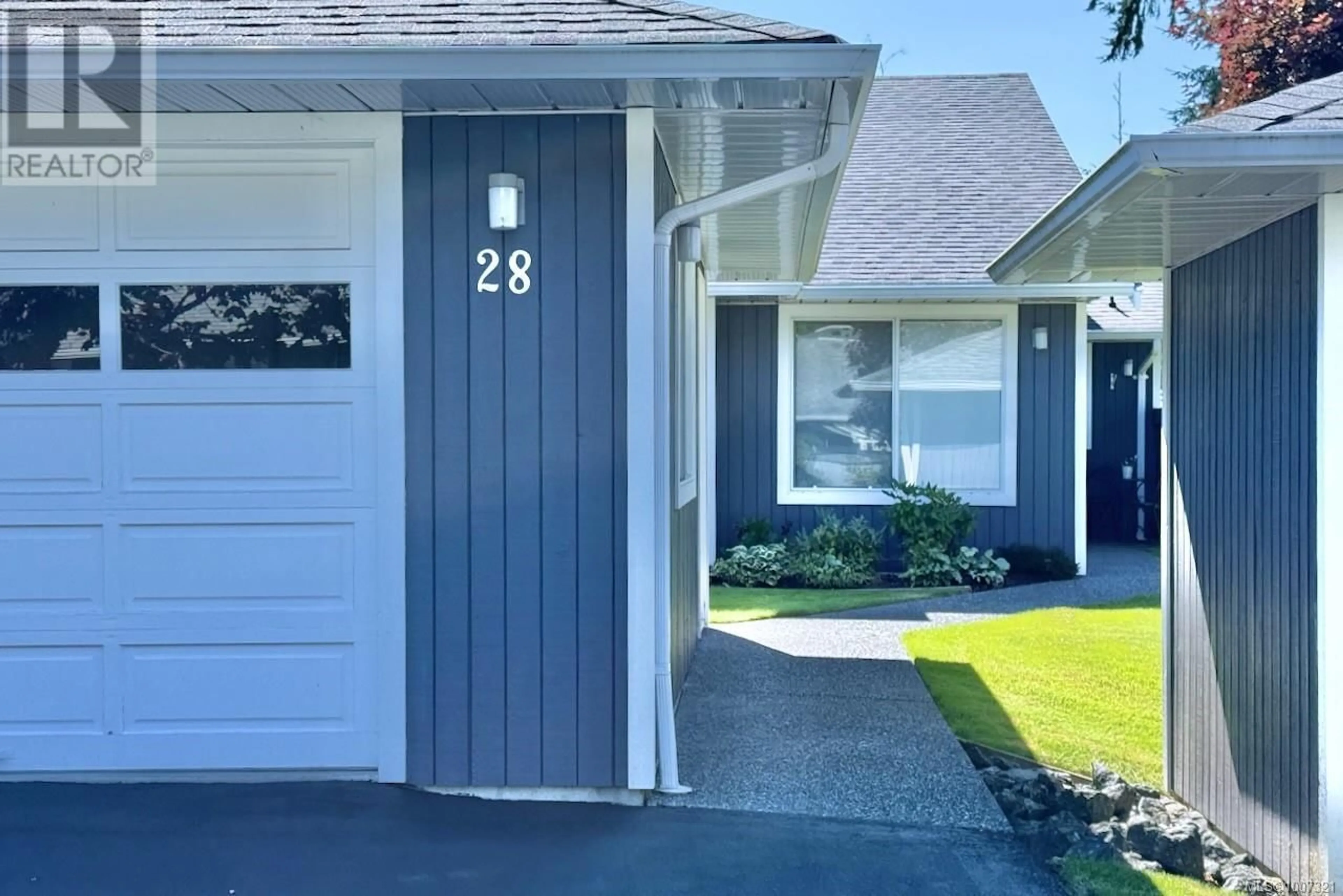 Home with vinyl exterior material, street for 28 - 650 HOYLAKE ROAD WEST, Qualicum Beach British Columbia V9K1P3