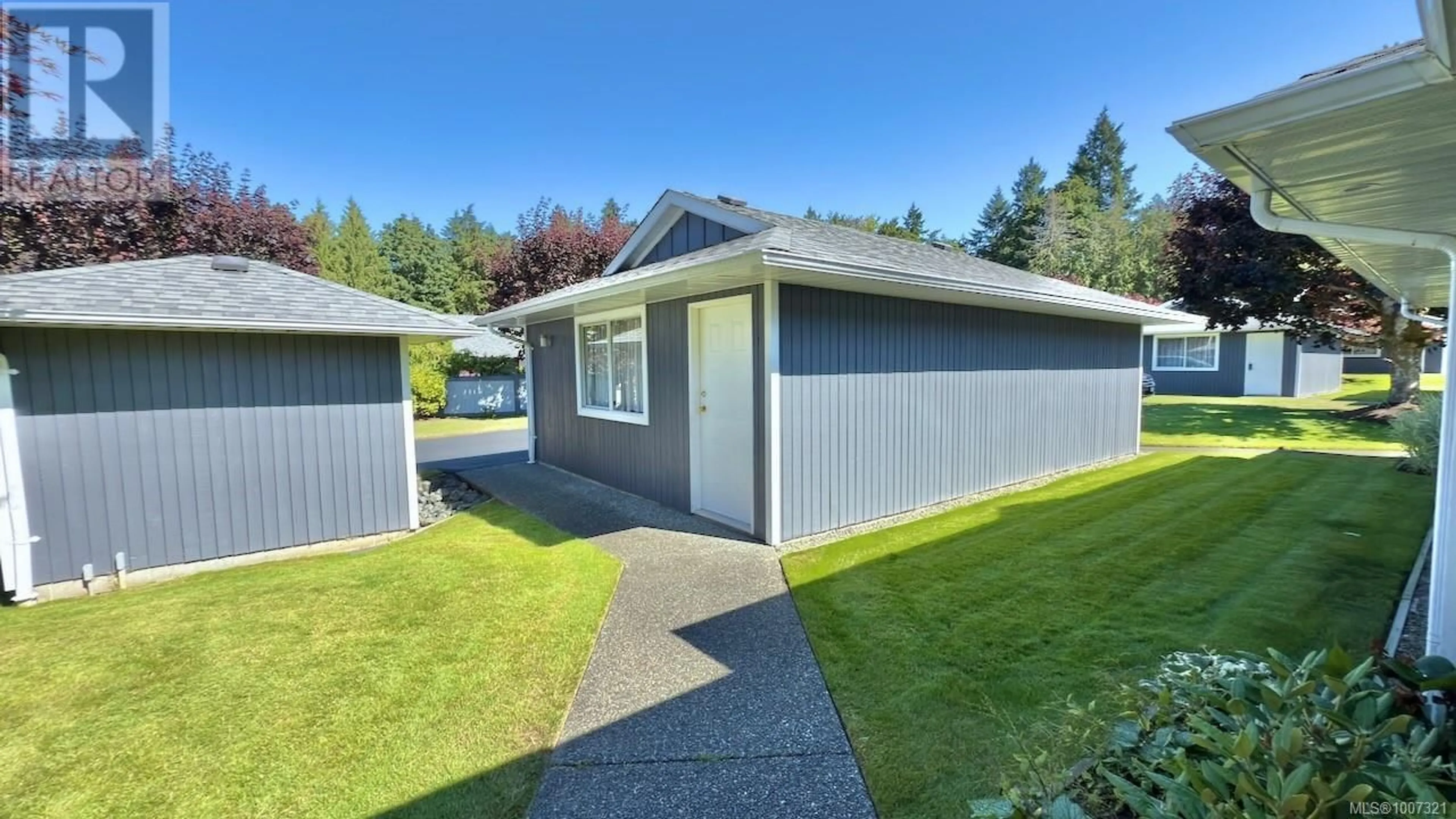 Home with vinyl exterior material, street for 28 - 650 HOYLAKE ROAD WEST, Qualicum Beach British Columbia V9K1P3