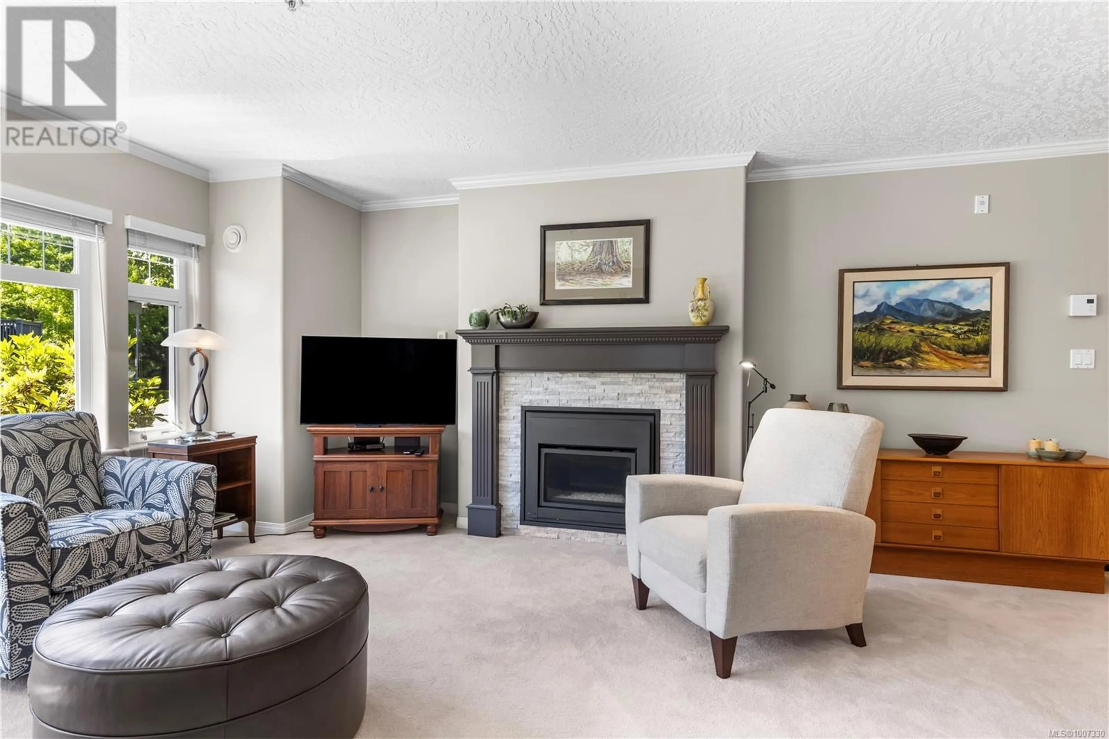 Living room with furniture, unknown for 124 - 4490 CHATTERTON WAY, Saanich British Columbia V8X4Y7