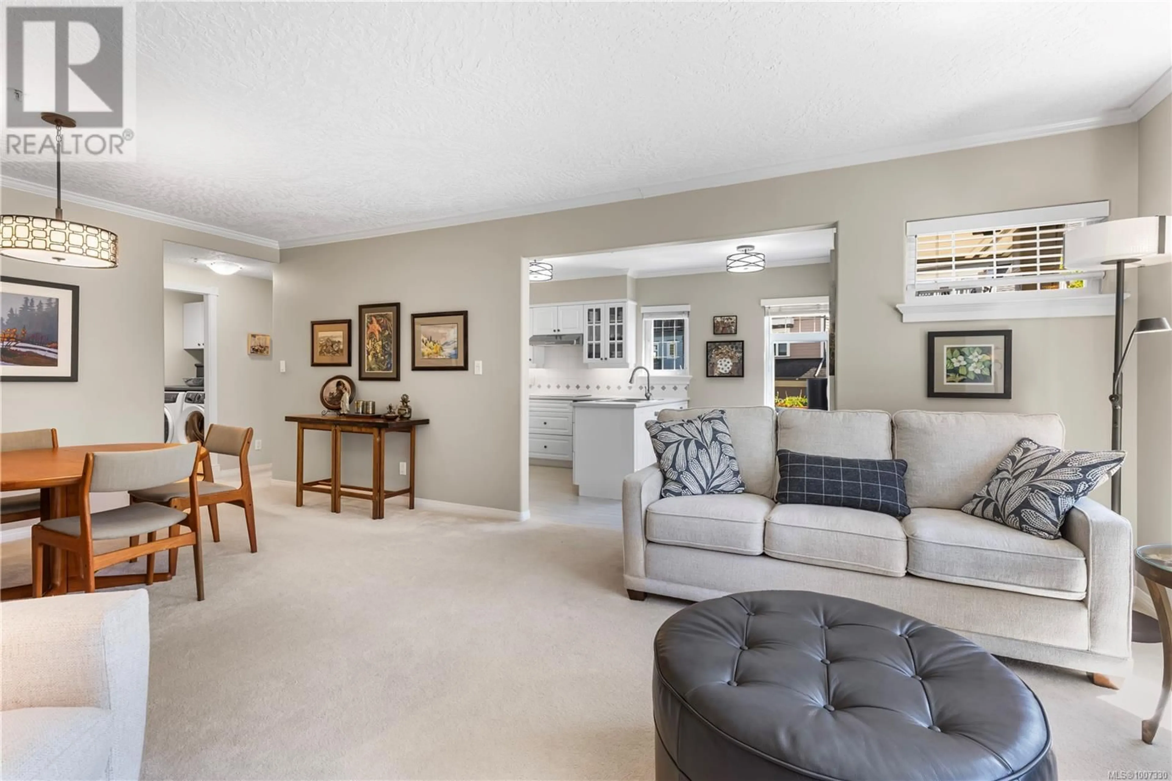 Living room with furniture, unknown for 124 - 4490 CHATTERTON WAY, Saanich British Columbia V8X4Y7