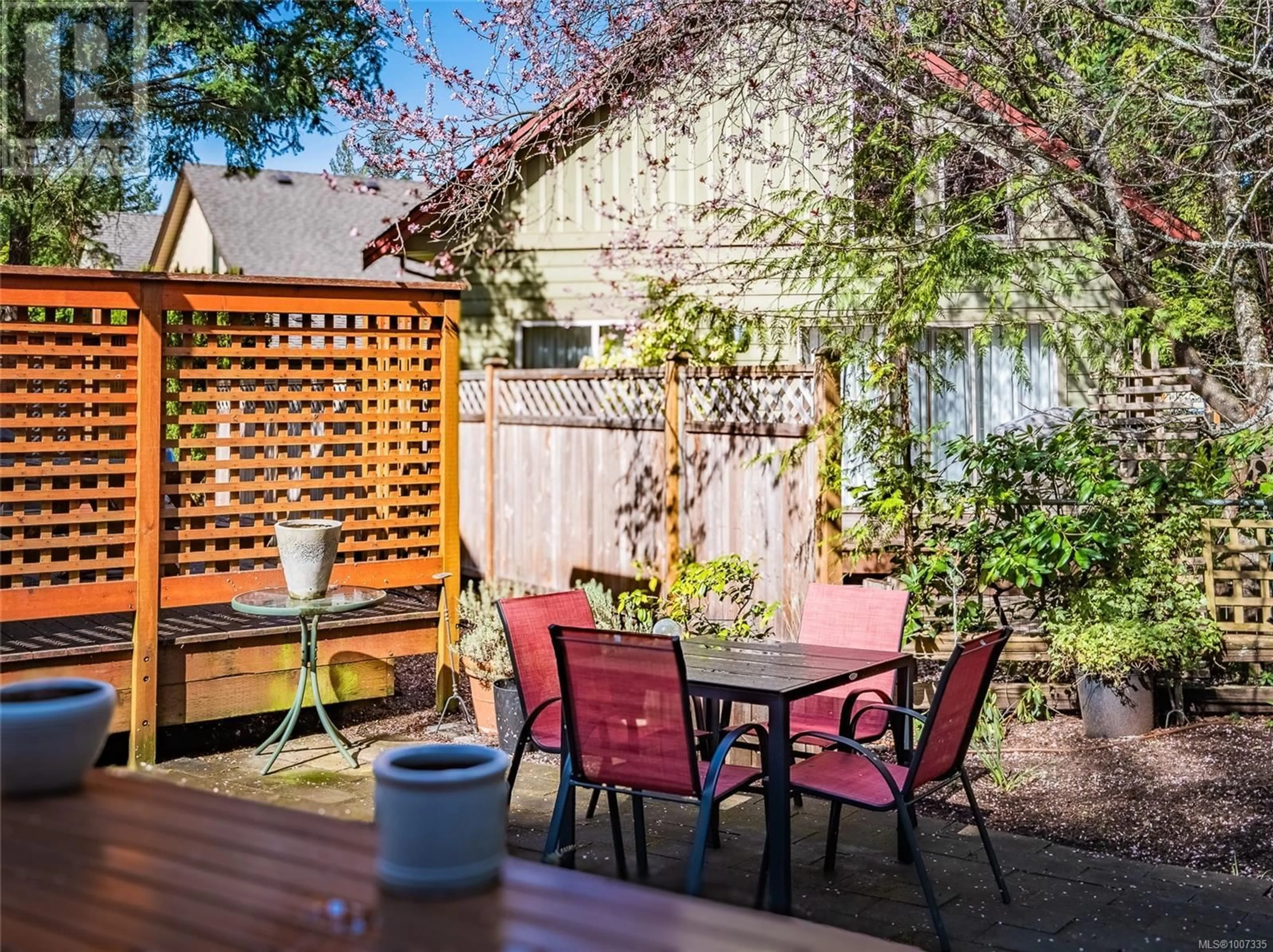 Patio, street for 161 - 1080 RESORT DRIVE, Parksville British Columbia V9P2G9