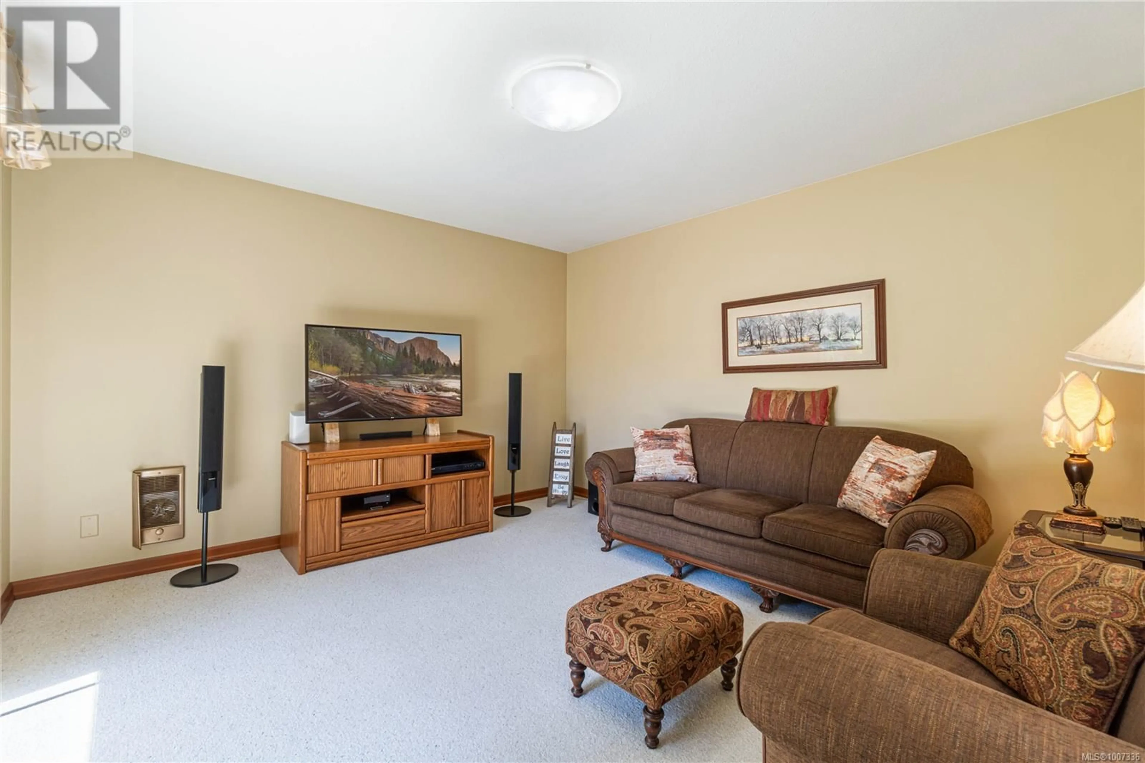 Living room with furniture, unknown for 694 WEDGEWOOD CRESCENT, Parksville British Columbia V9P1B6