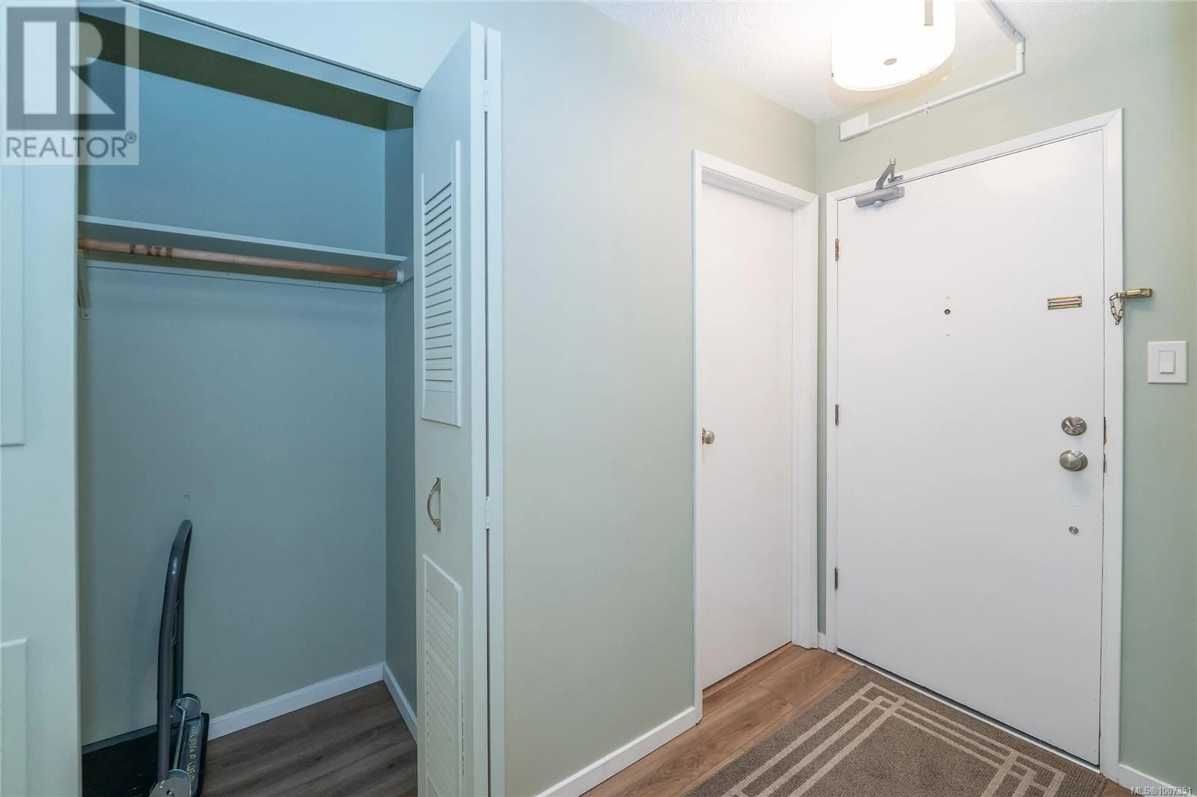 Unknown for 401 - 1188 YATES STREET, Victoria British Columbia V8V3M8
