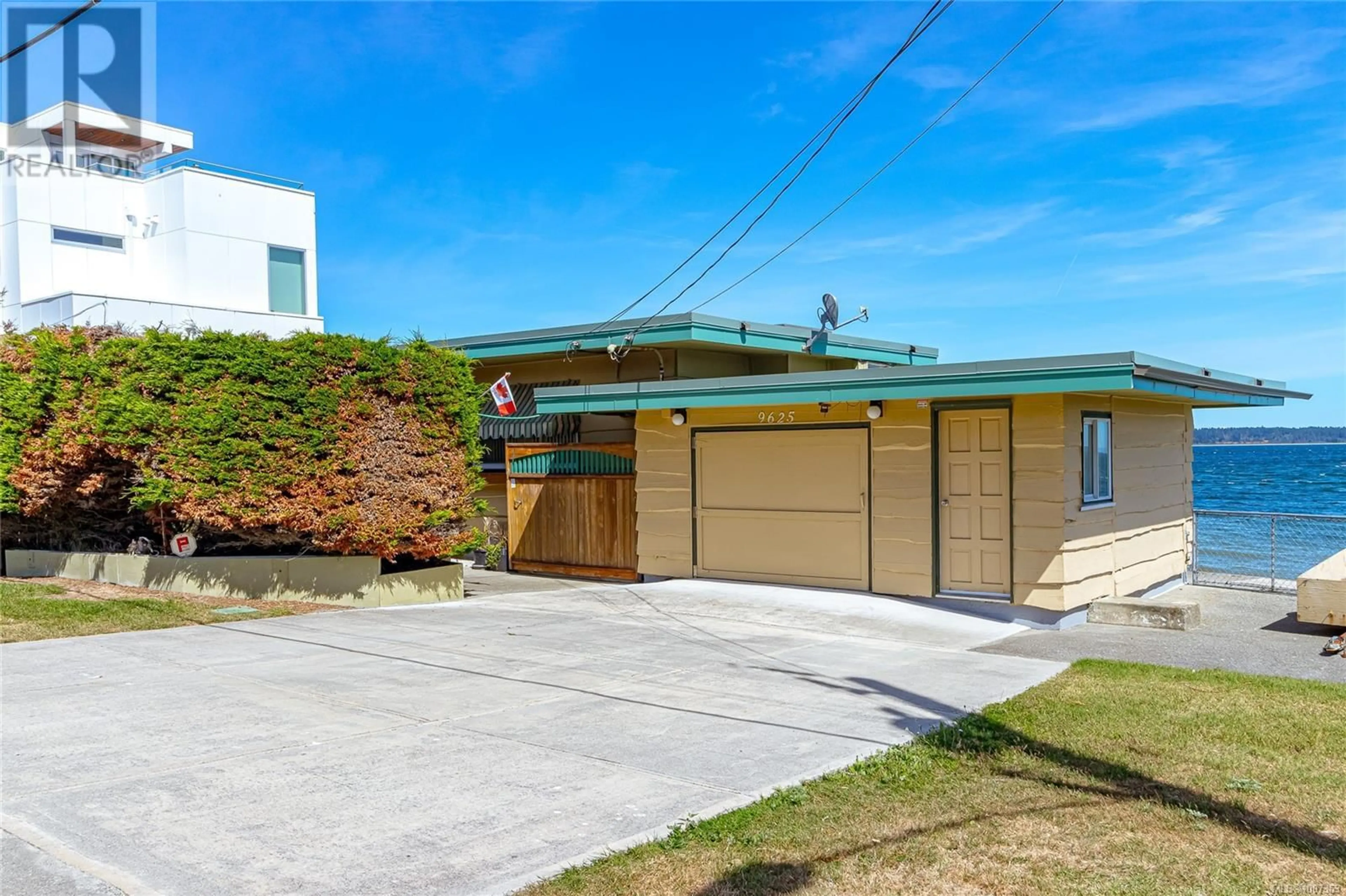 A pic from outside/outdoor area/front of a property/back of a property/a pic from drone, street for 9625 FIRST STREET, Sidney British Columbia V8L2W7