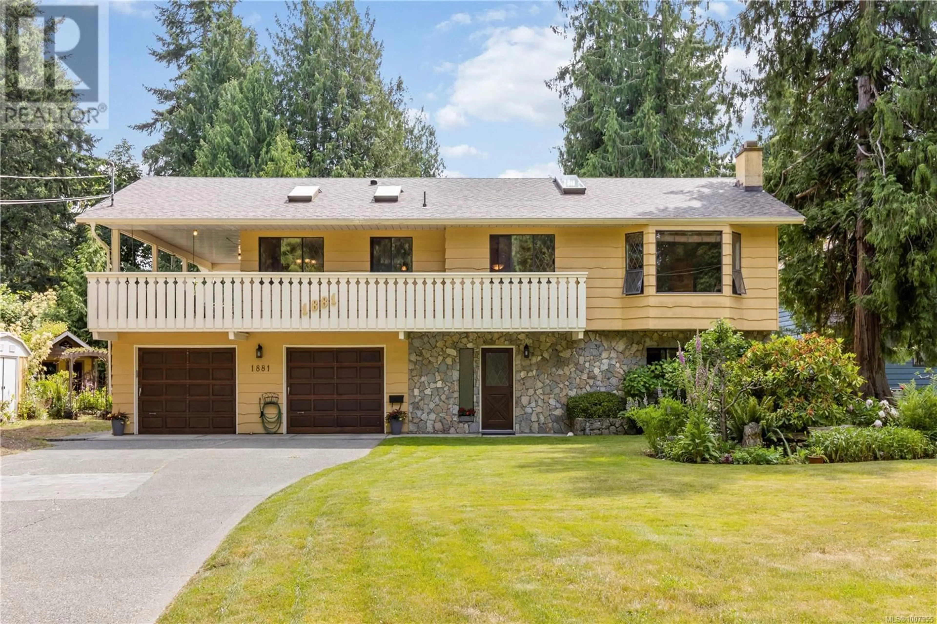 Home with vinyl exterior material, unknown for 1881 LLEWELLYN PLACE, North Saanich British Columbia V8L1G4