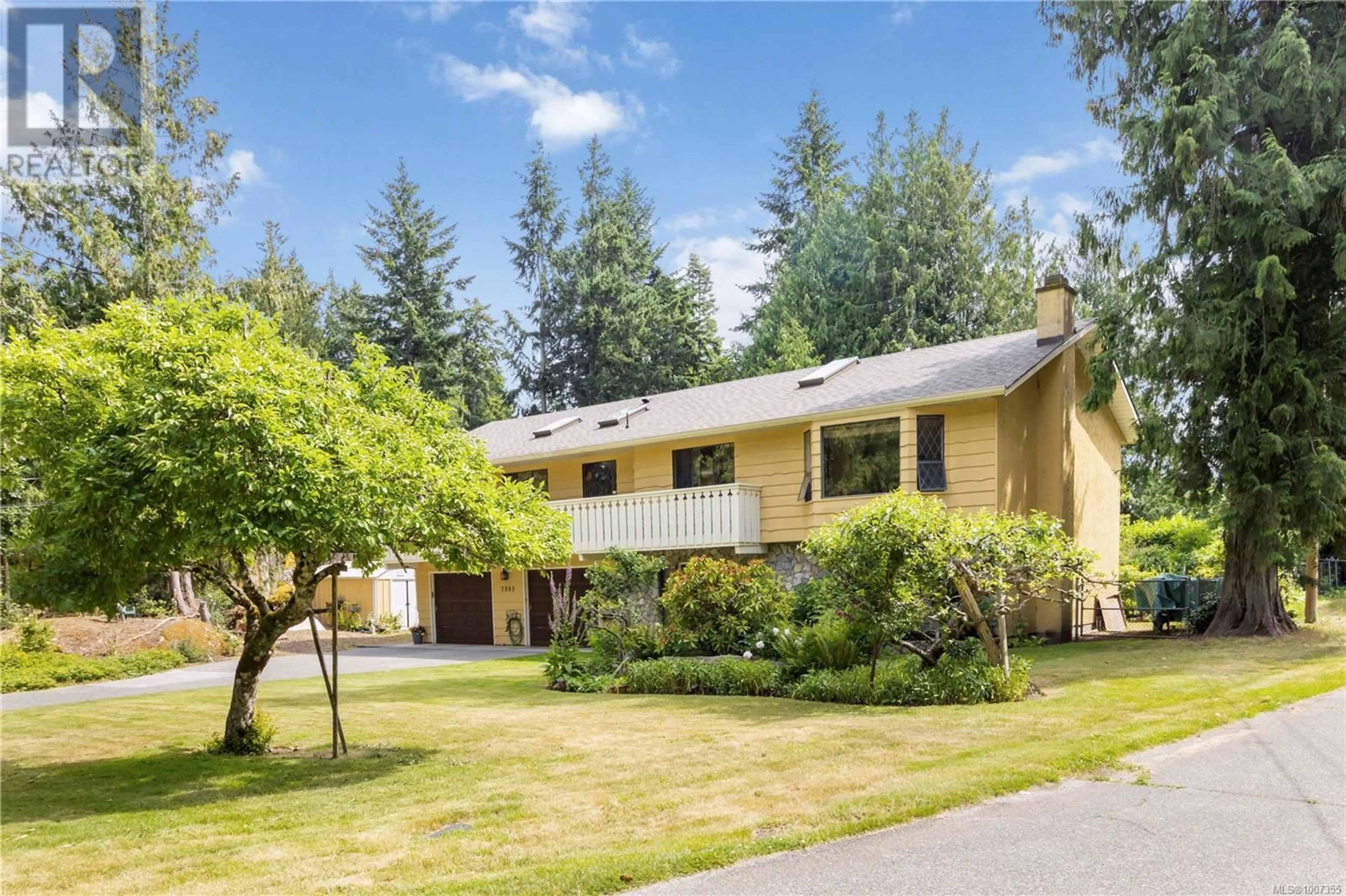 Home with vinyl exterior material, street for 1881 LLEWELLYN PLACE, North Saanich British Columbia V8L1G4