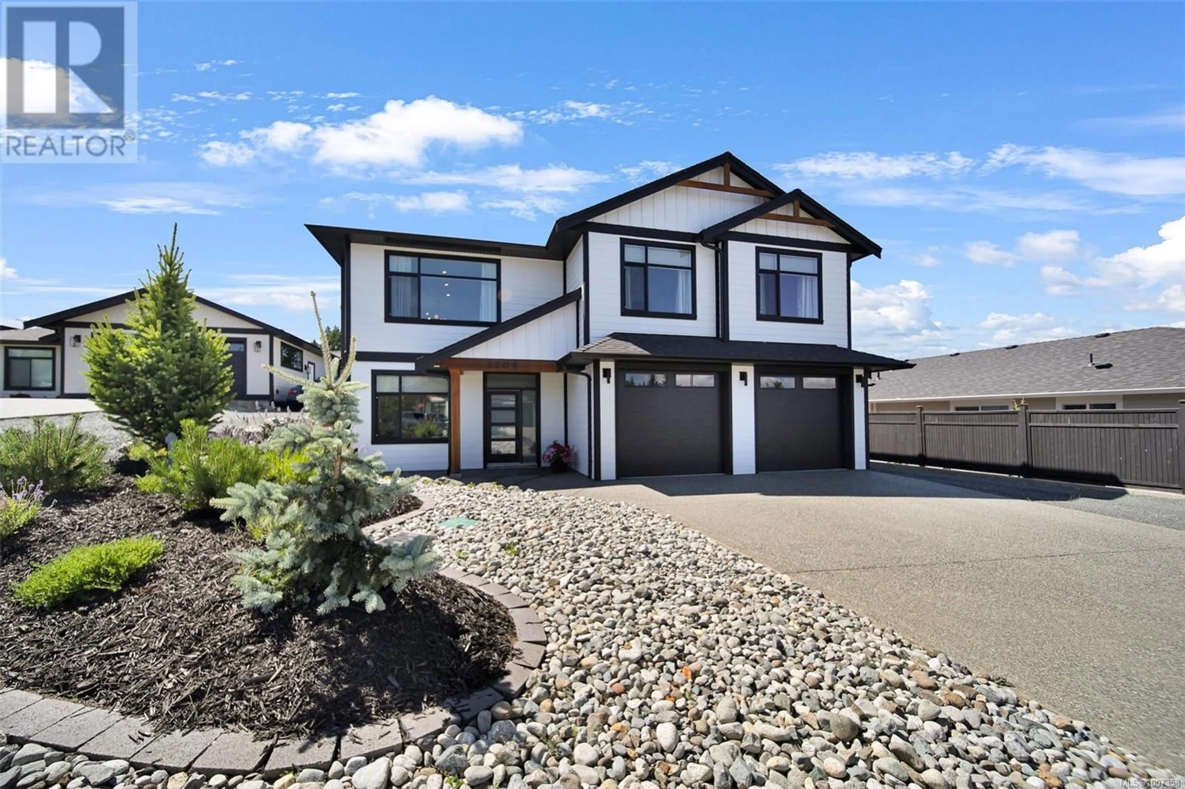 Home with vinyl exterior material, street for 3204 FERNWOOD LANE, Port Alberni British Columbia V9Y0C5