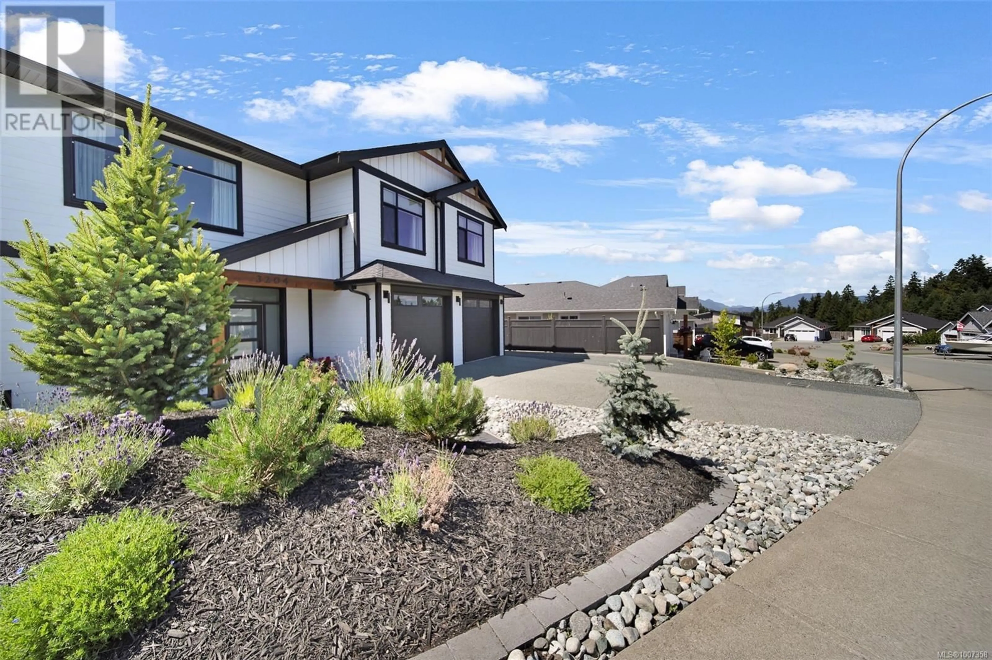 A pic from outside/outdoor area/front of a property/back of a property/a pic from drone, street for 3204 FERNWOOD LANE, Port Alberni British Columbia V9Y0C5