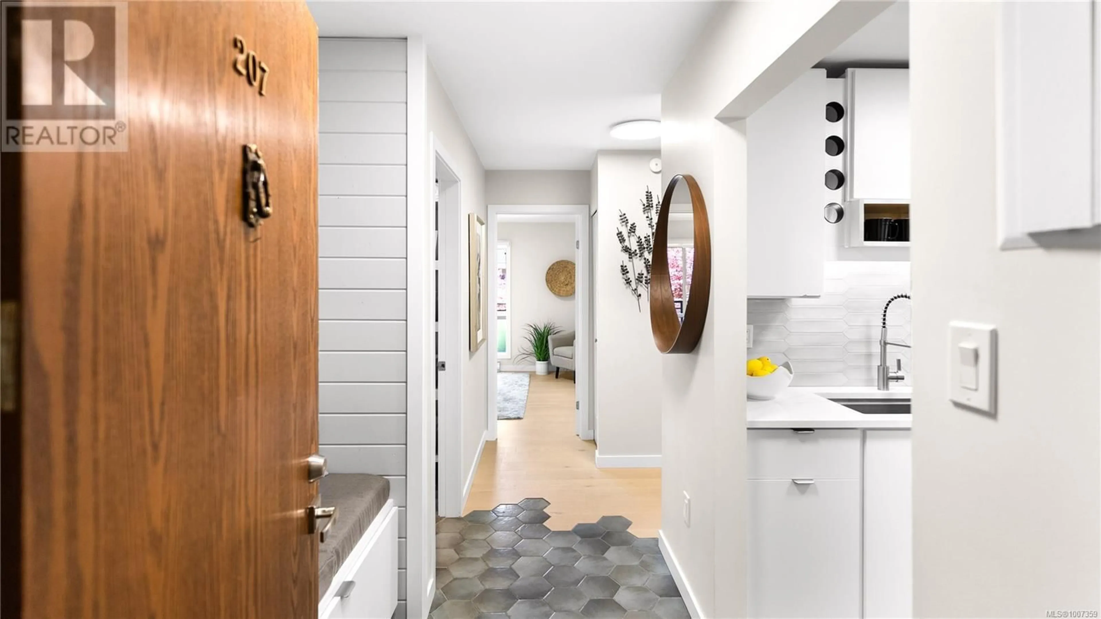 Indoor entryway for 207 - 1419 STADACONA AVENUE, Victoria British Columbia V8S5J3