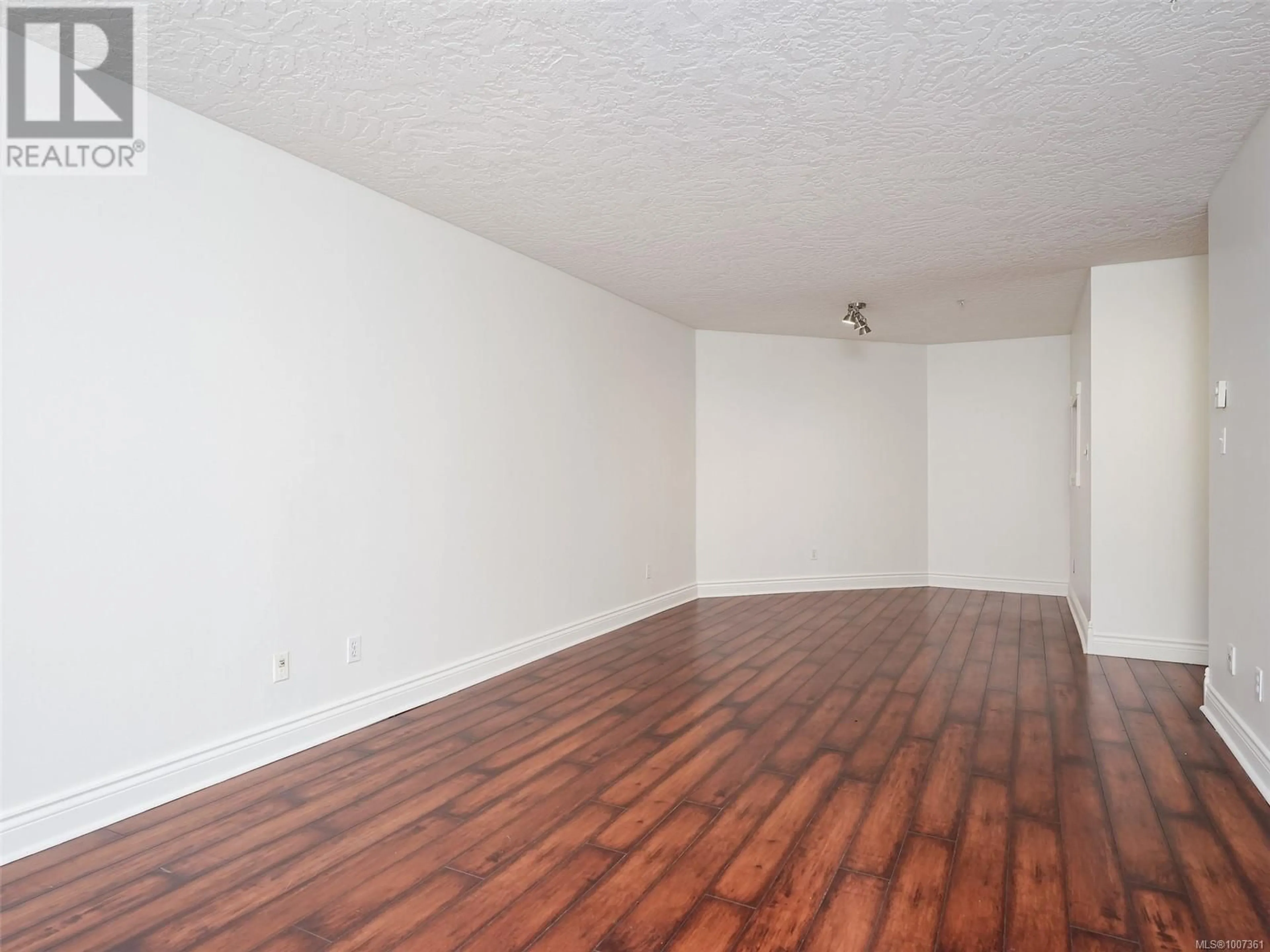 A pic of a room for 102 - 2511 QUADRA STREET, Victoria British Columbia V8T4E1