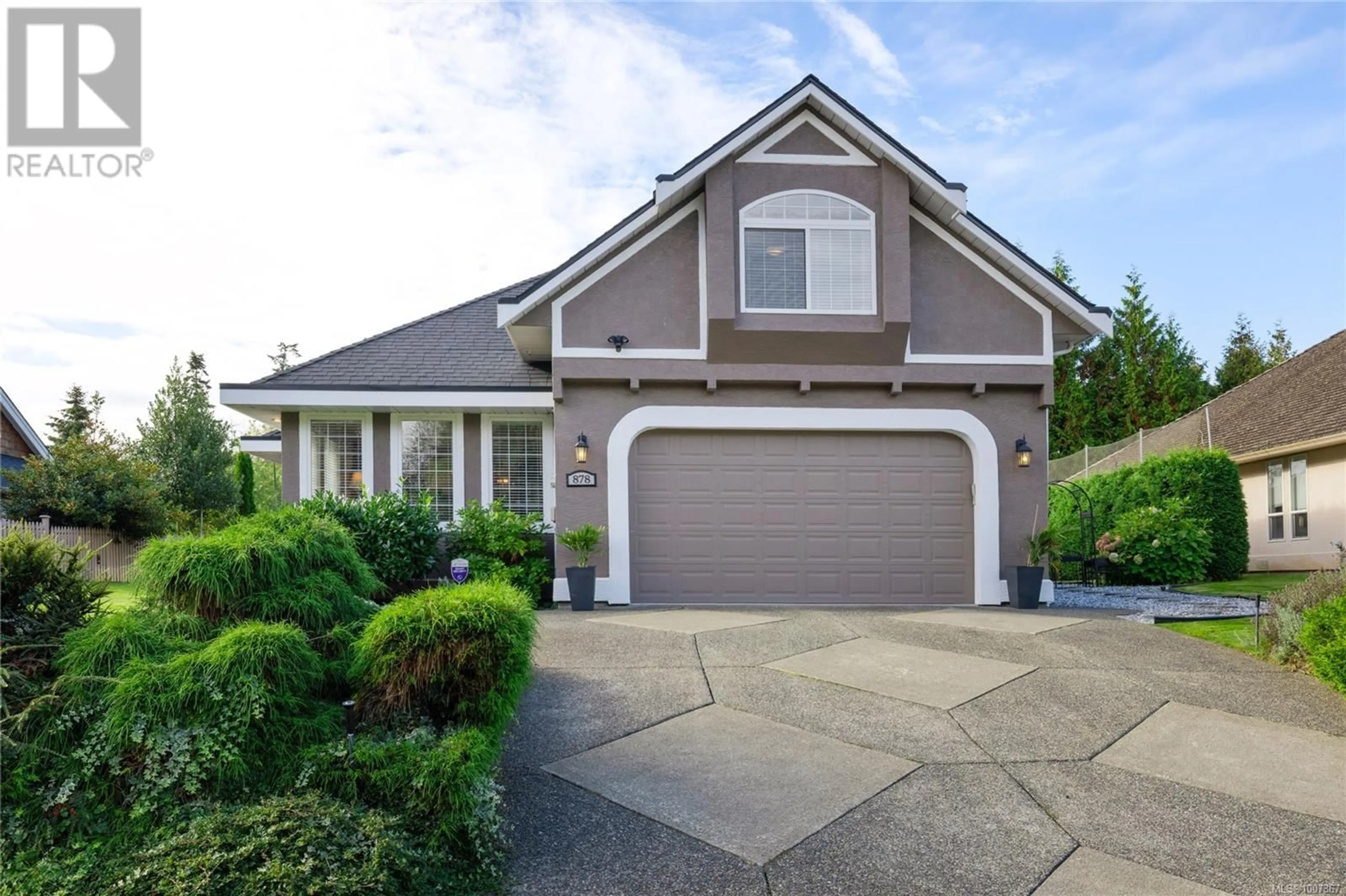 Home with vinyl exterior material, street for 878 FAIRWAYS DRIVE, Qualicum Beach British Columbia V9K2J1