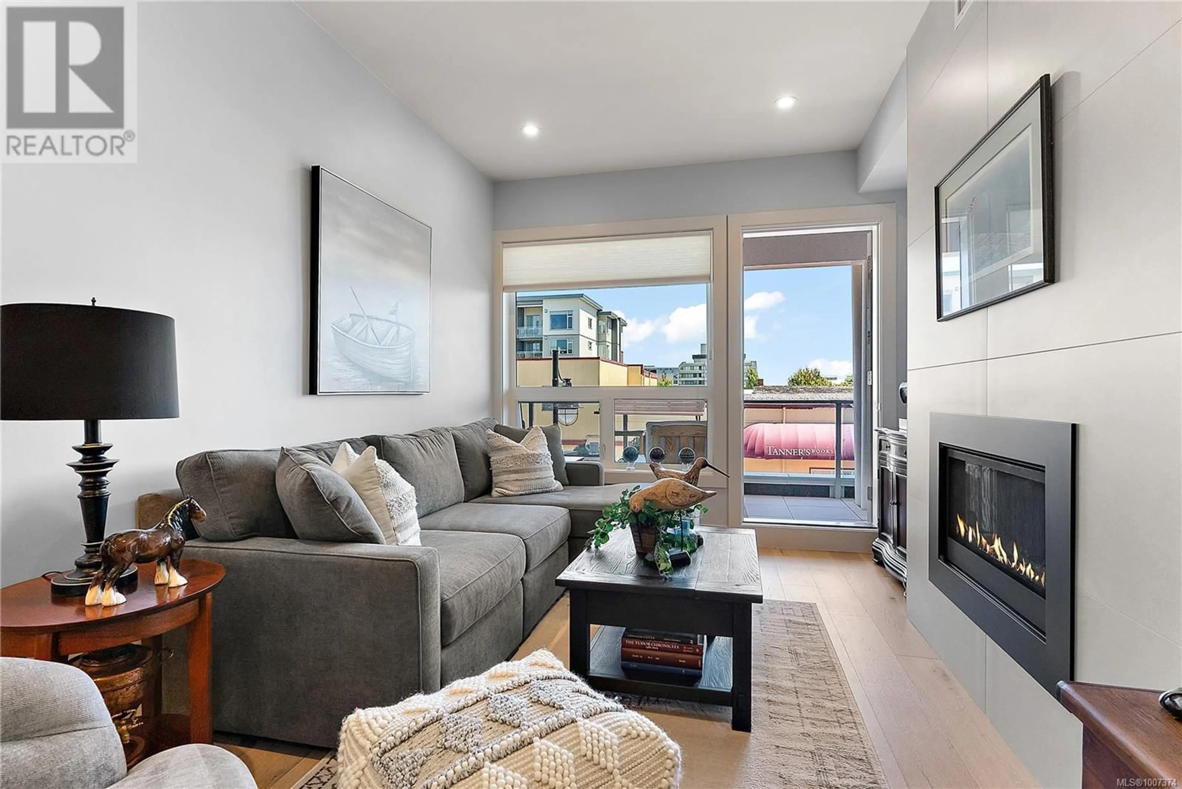 Living room with furniture, unknown for 202 - 9818 FOURTH STREET, Sidney British Columbia V8L1X4