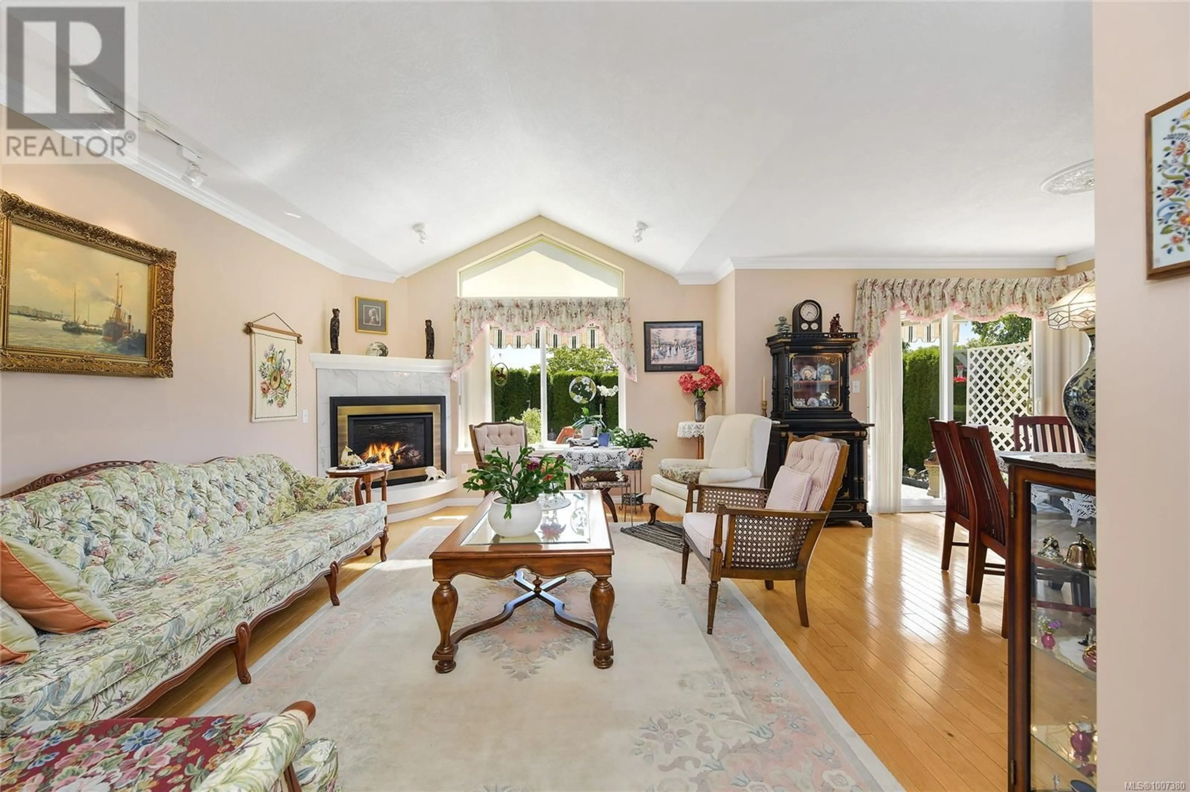 Living room with furniture, unknown for 24 - 126 HALLOWELL ROAD, View Royal British Columbia V9A7K2
