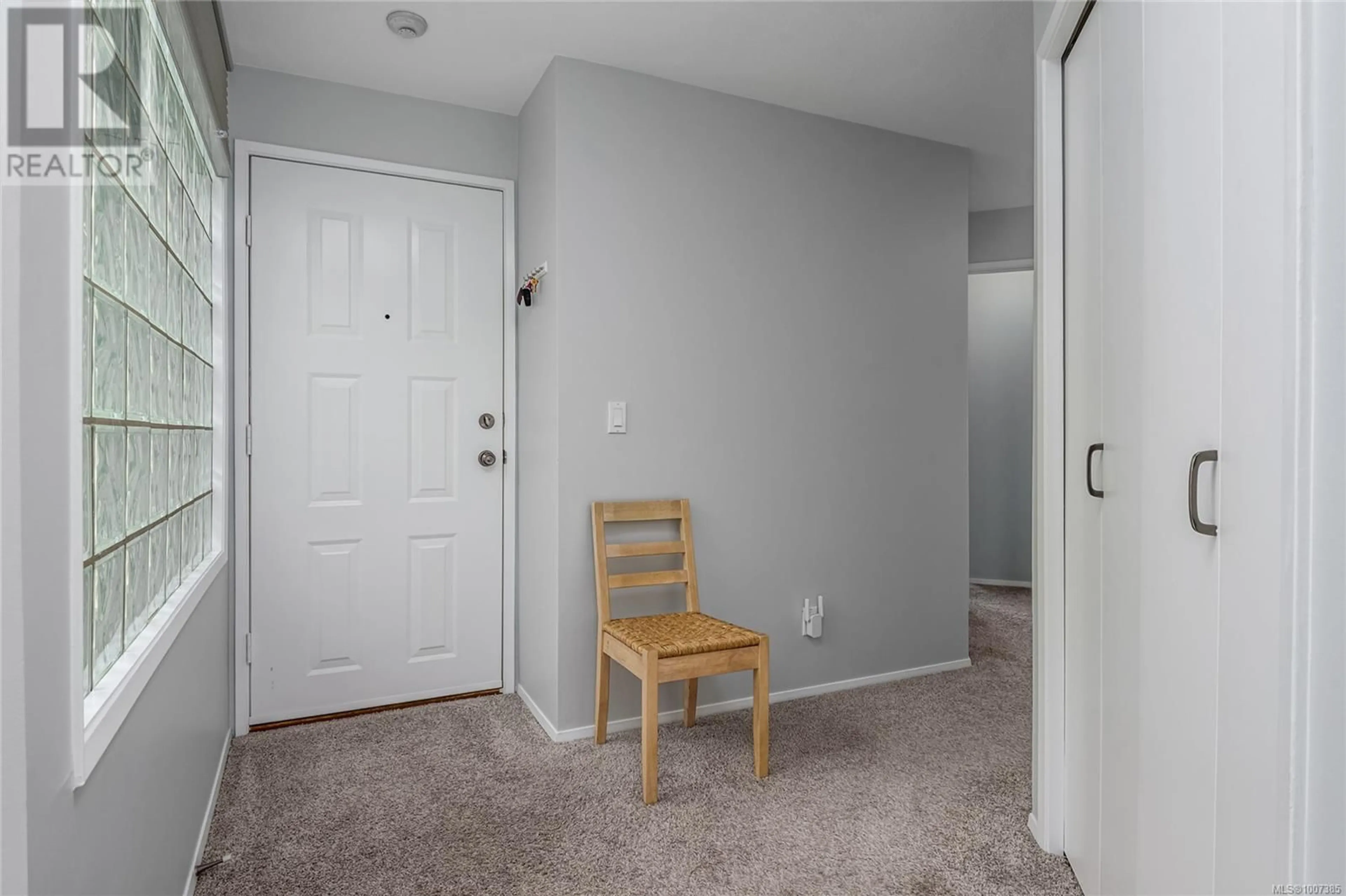 Indoor entryway for 308C - 2250 MANOR PLACE, Comox British Columbia V9M1C5