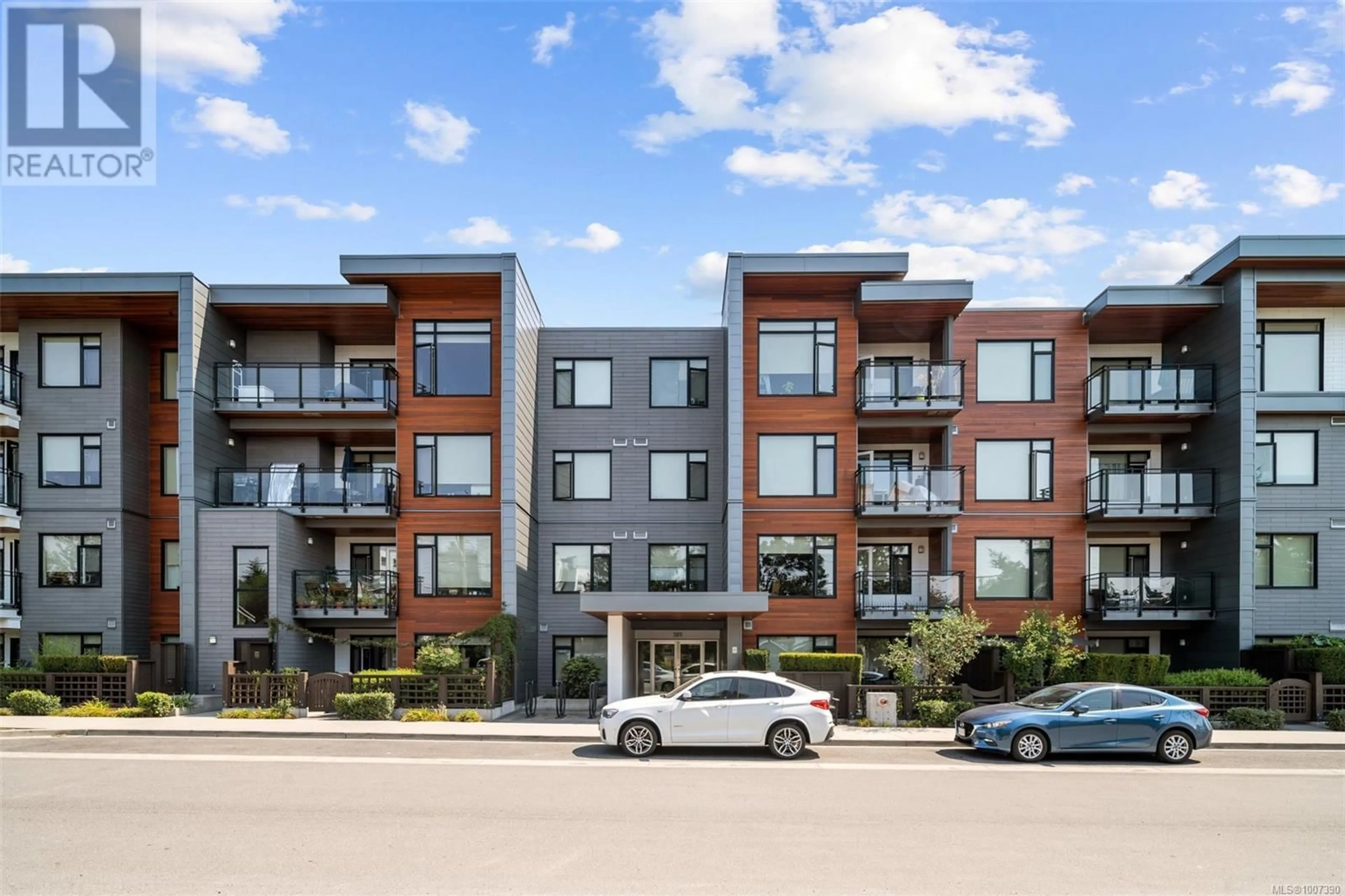 Patio, unknown for 402 - 3811 ROWLAND AVENUE, Saanich British Columbia V8Z0E1