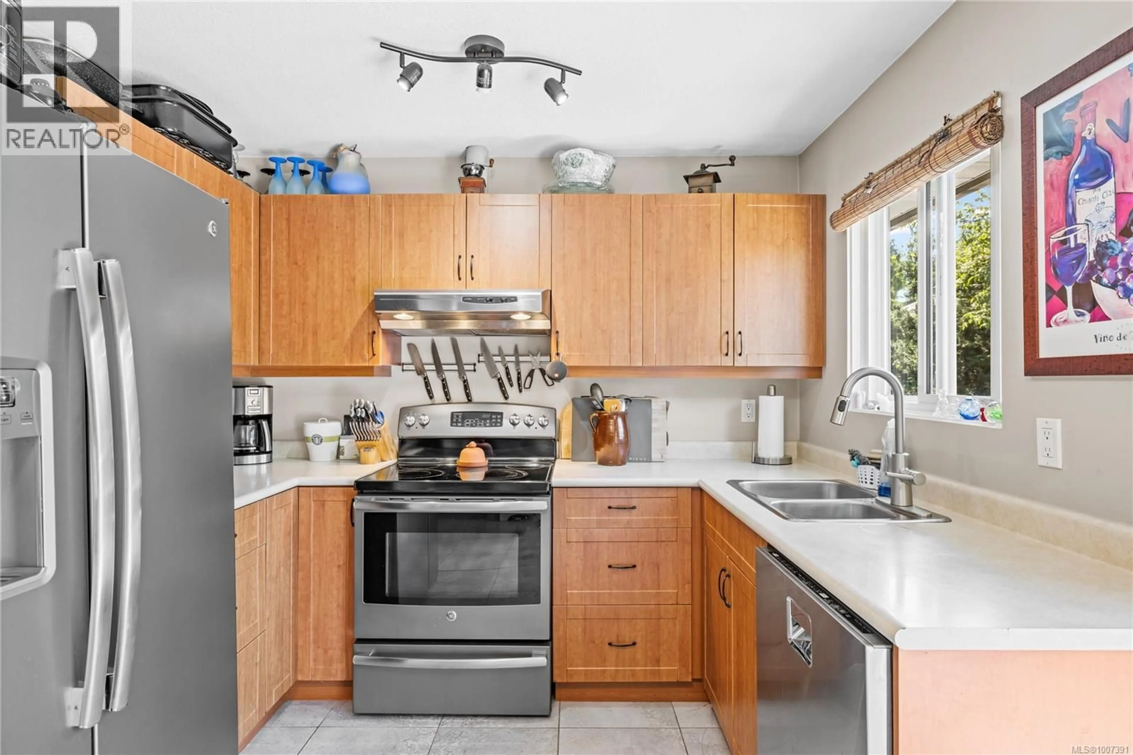Standard kitchen, unknown for 626 TYEE CRESCENT, Qualicum Beach British Columbia V9K1B1