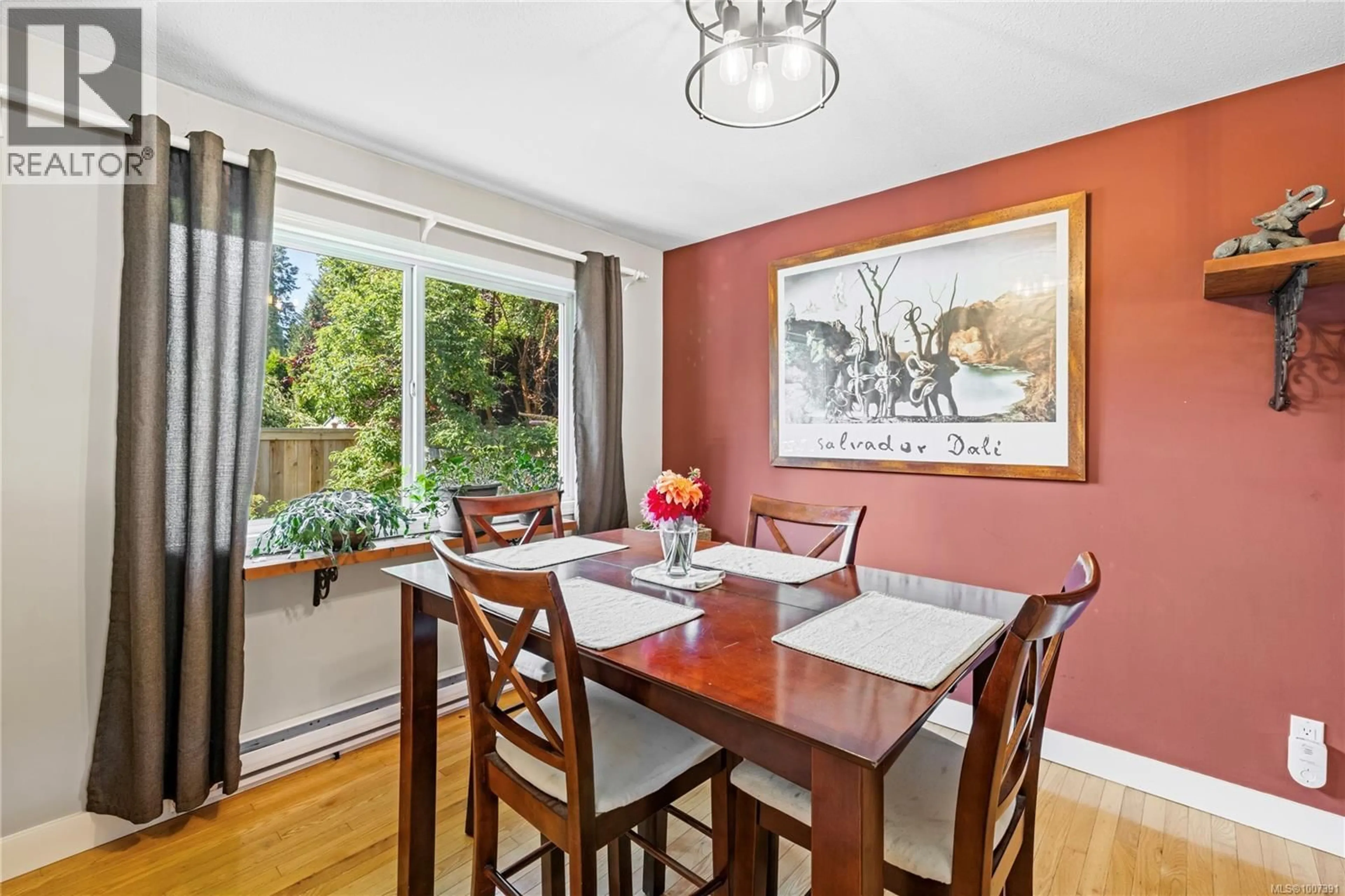 Dining room, wood/laminate floor for 626 TYEE CRESCENT, Qualicum Beach British Columbia V9K1B1