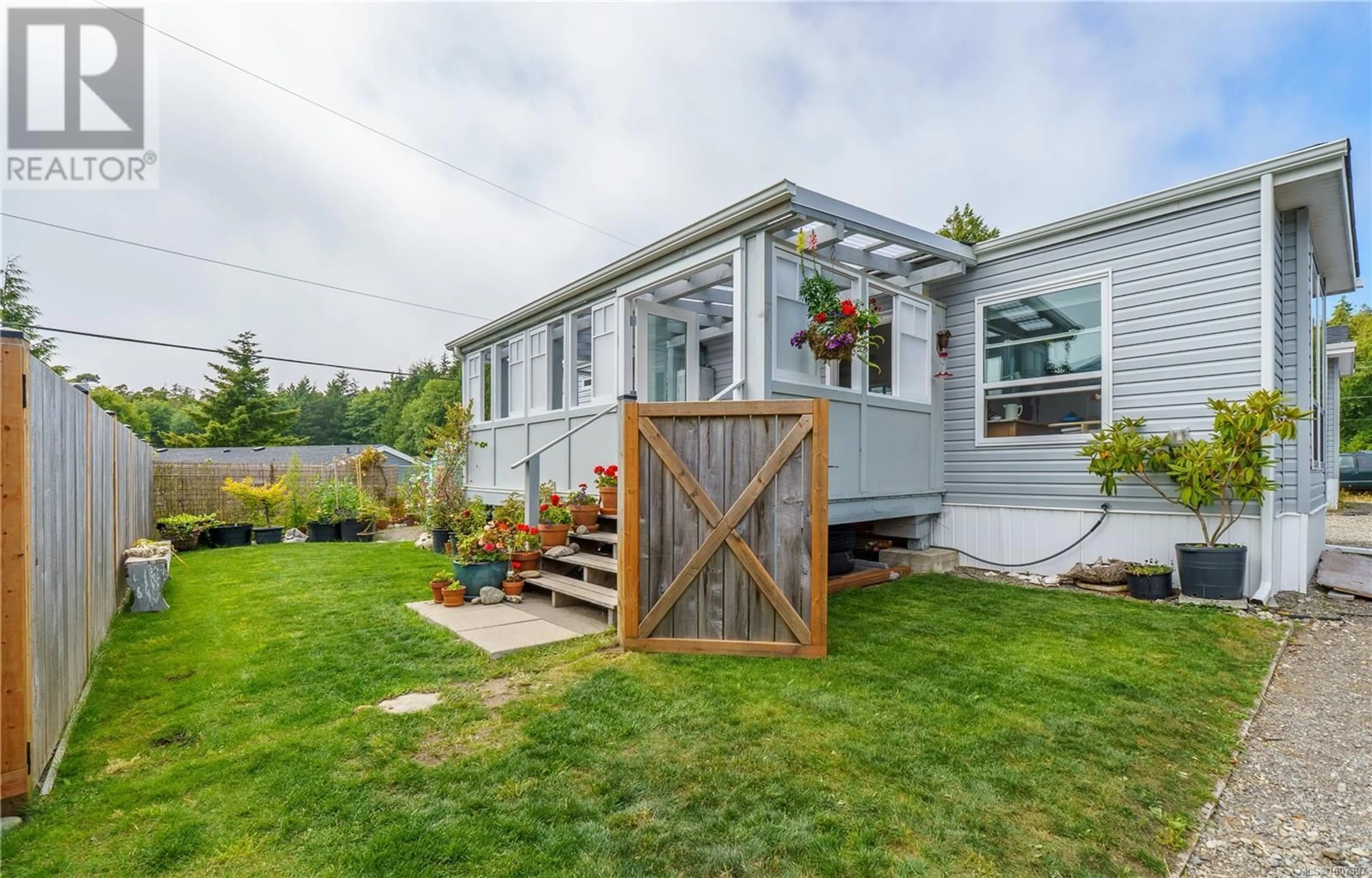 Home with vinyl exterior material, unknown for 423 HUMPBACK PLACE, Ucluelet British Columbia V0R3A0