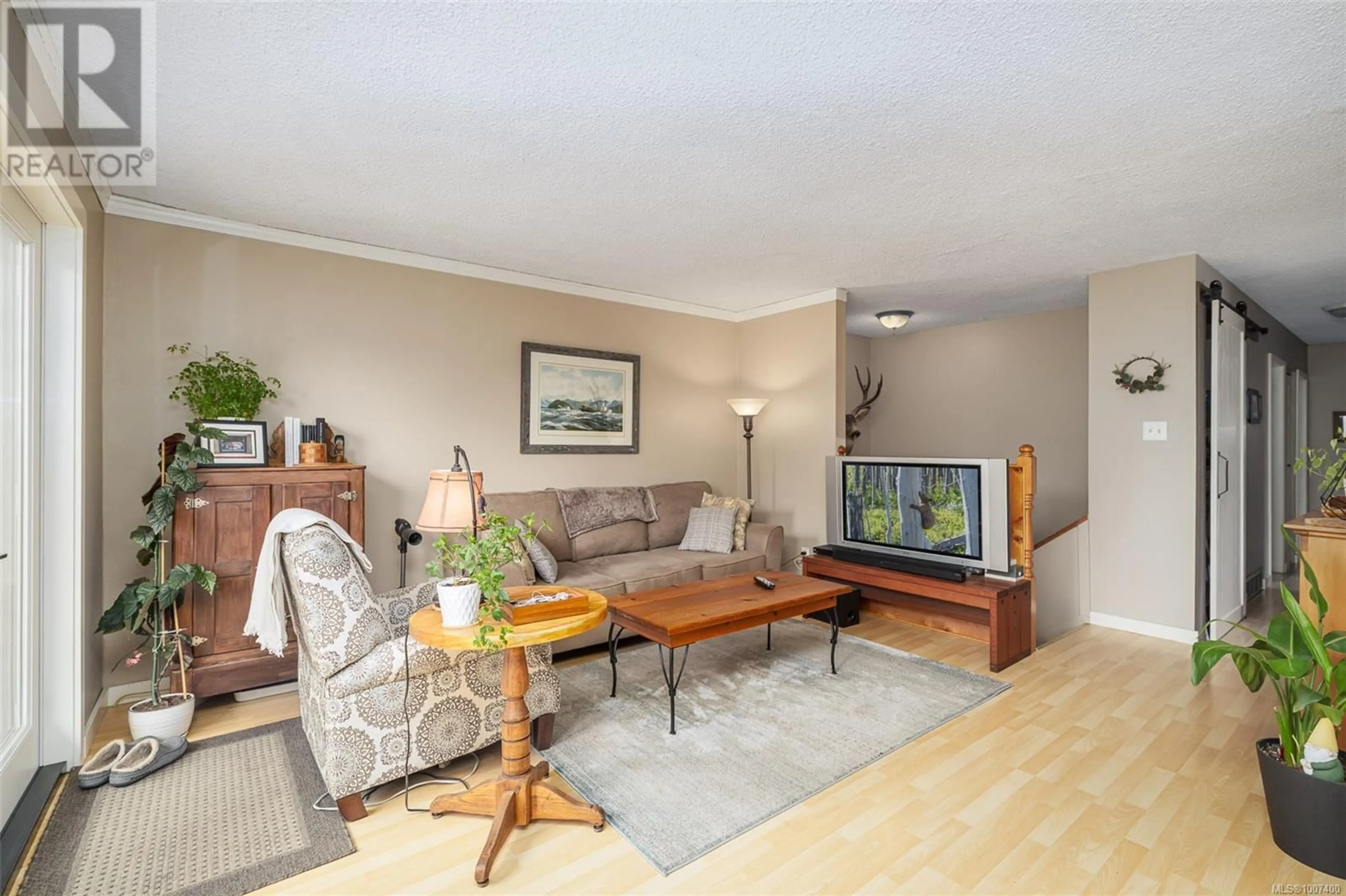 Living room with furniture, unknown for 561 MACMILLAN DRIVE, Sayward British Columbia V0P1R0