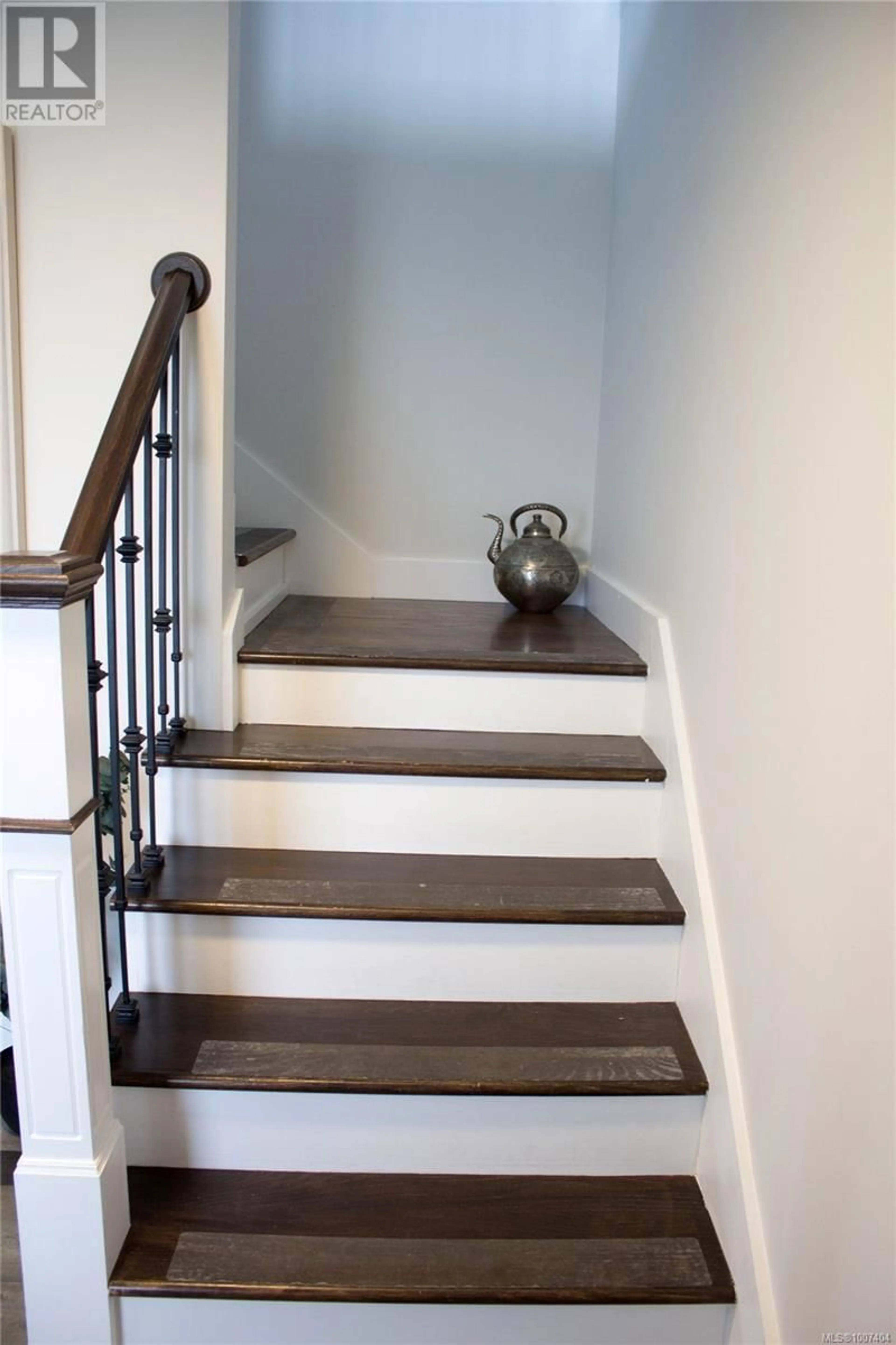 Stairs for 2141 CAMOSUN CRESCENT, Port McNeill British Columbia V0N2R0