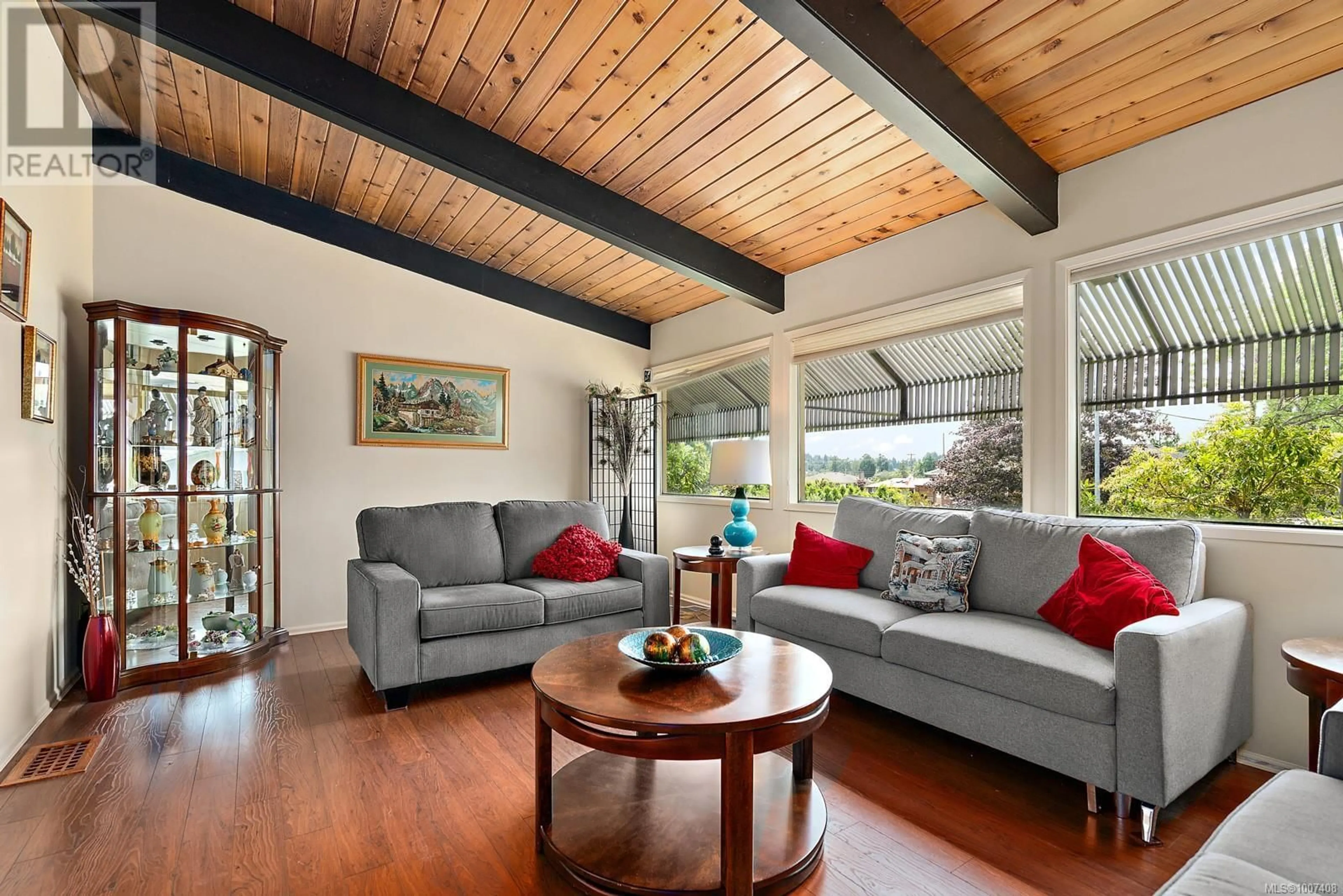 Living room with furniture, wood/laminate floor for 4243 SPRINGRIDGE DRIVE, Saanich British Columbia V8Z4Y9