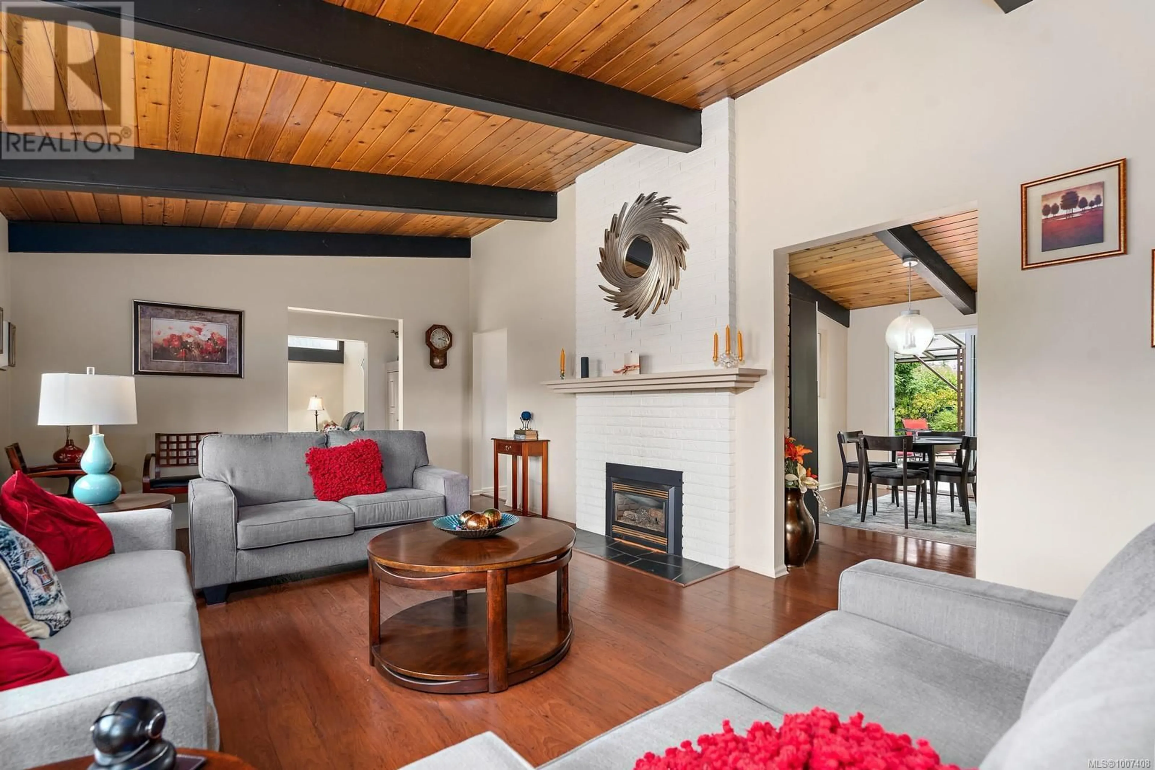 Living room with furniture, unknown for 4243 SPRINGRIDGE DRIVE, Saanich British Columbia V8Z4Y9