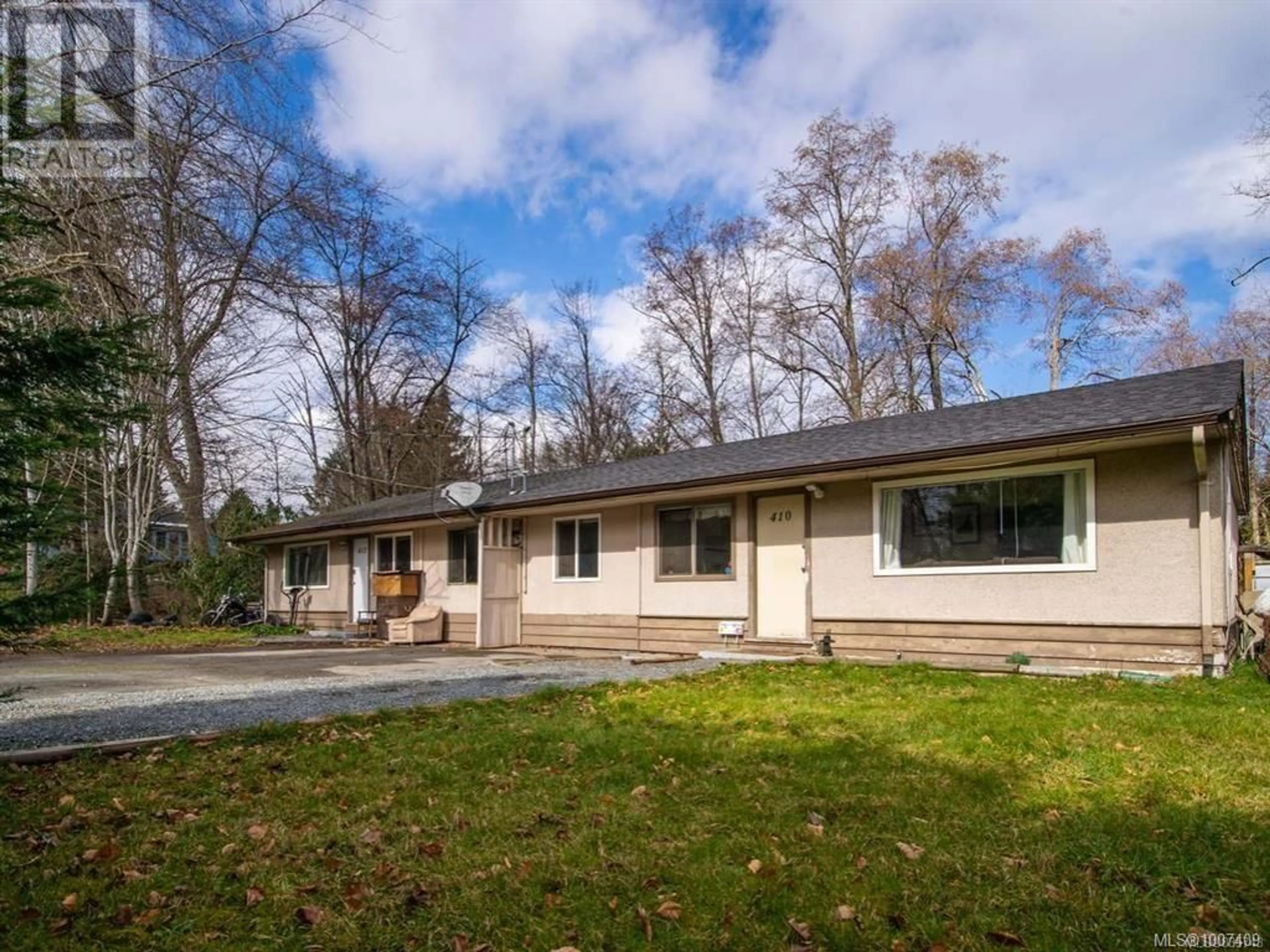Home with vinyl exterior material, street for 412 SEVENTH STREET, Nanaimo British Columbia V9R1E5