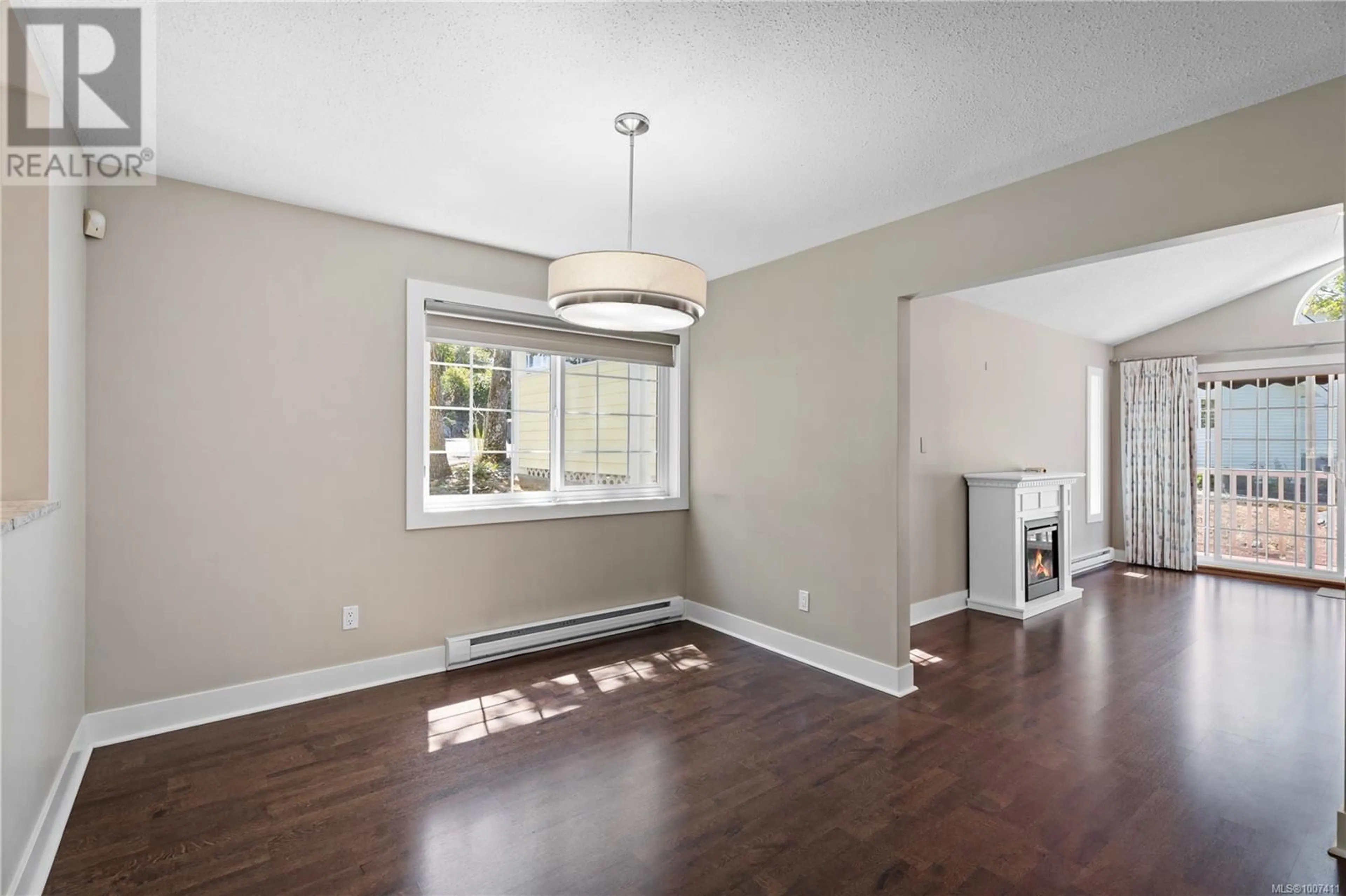 A pic of a room for 3693 - 1507 QUEENSBURY AVENUE, Saanich British Columbia V8P5M5