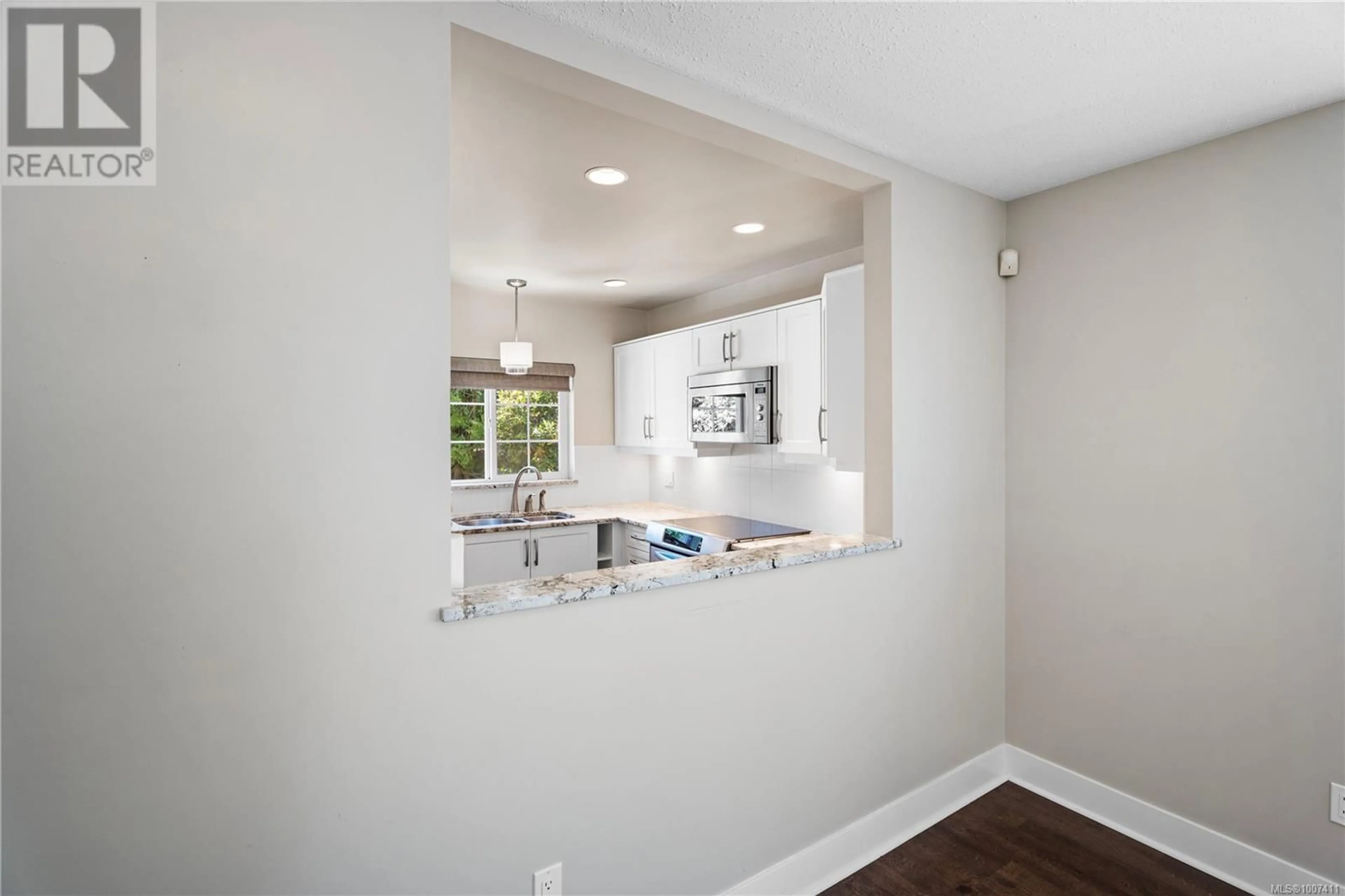 Open concept kitchen, ceramic/tile floor for 3693 - 1507 QUEENSBURY AVENUE, Saanich British Columbia V8P5M5