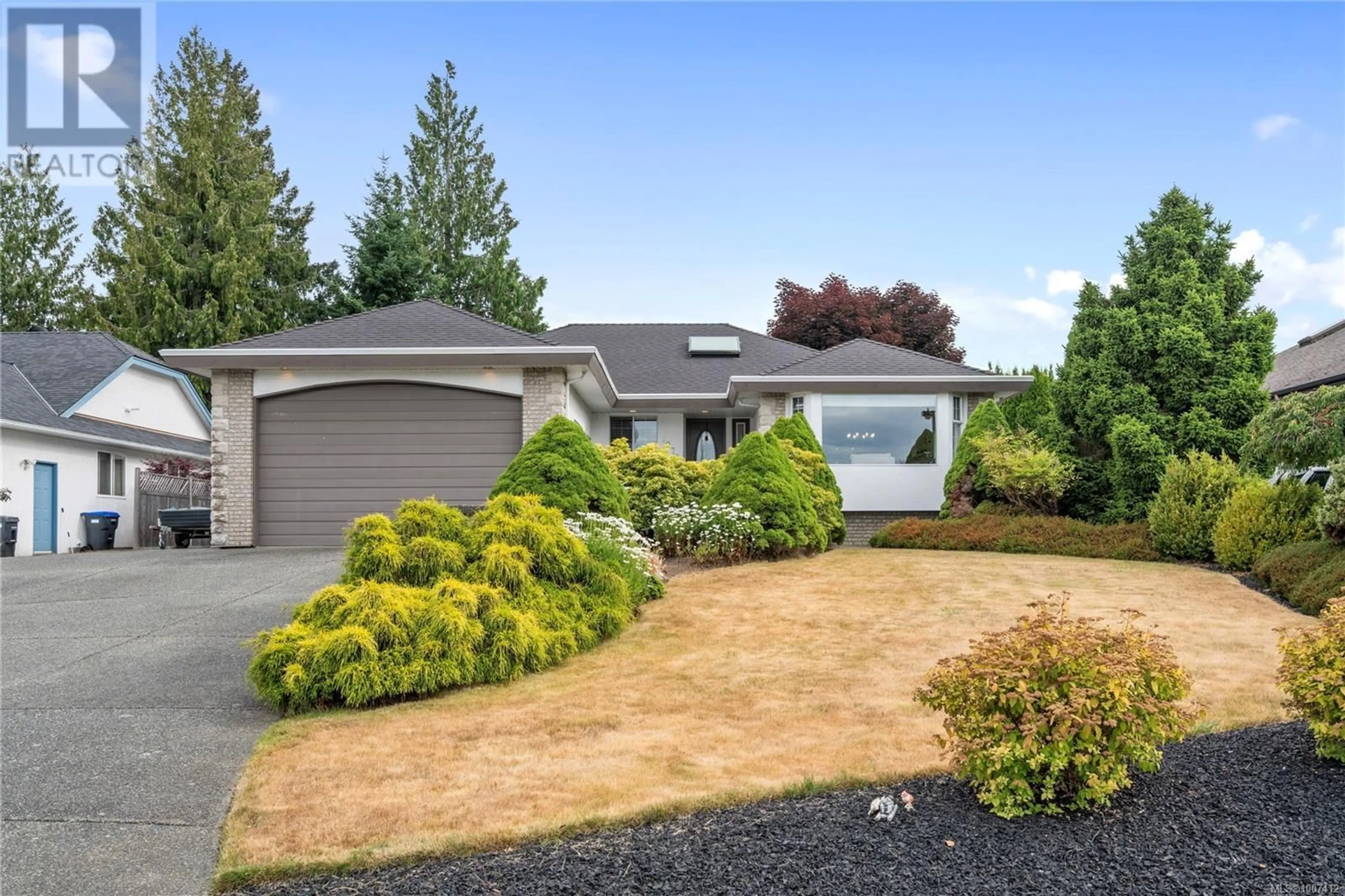 Home with vinyl exterior material, street for 1072 ROBERTON BOULEVARD, Parksville British Columbia V9P2N9