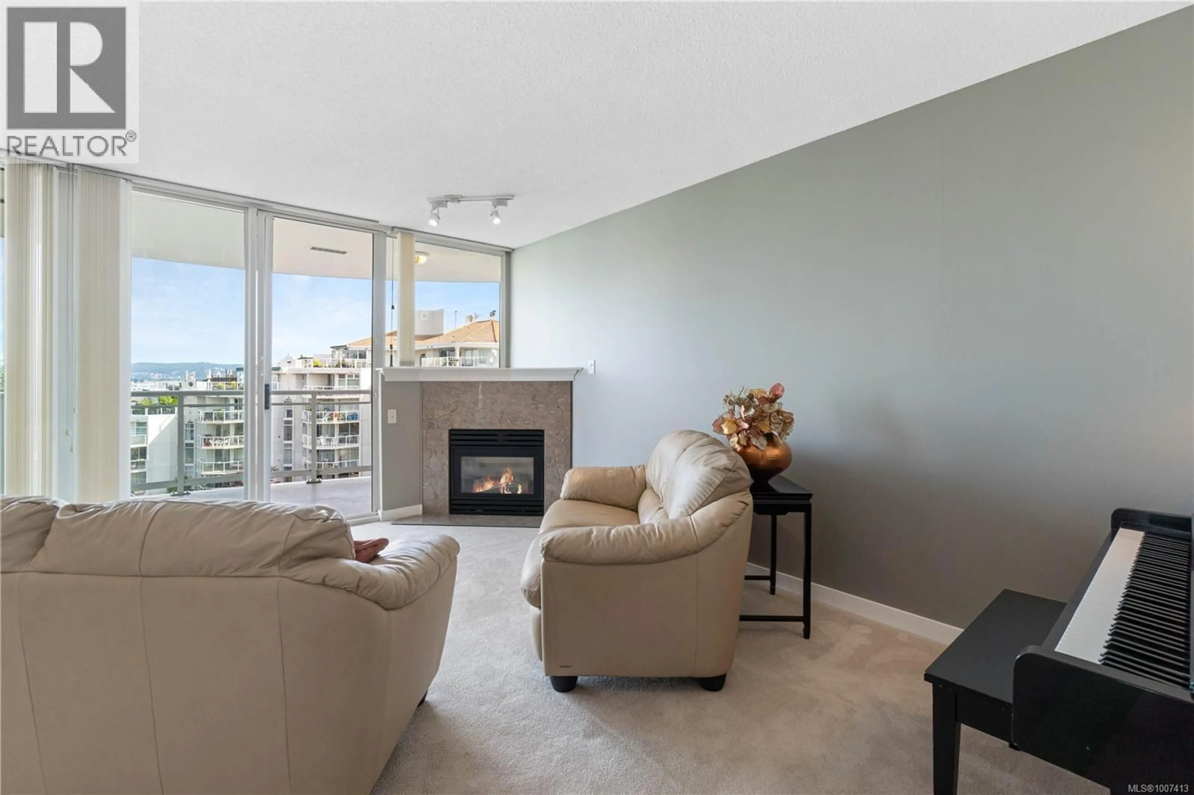 Living room with furniture, unknown for 604 - 154 PROMENADE DRIVE, Nanaimo British Columbia V9R6Y3