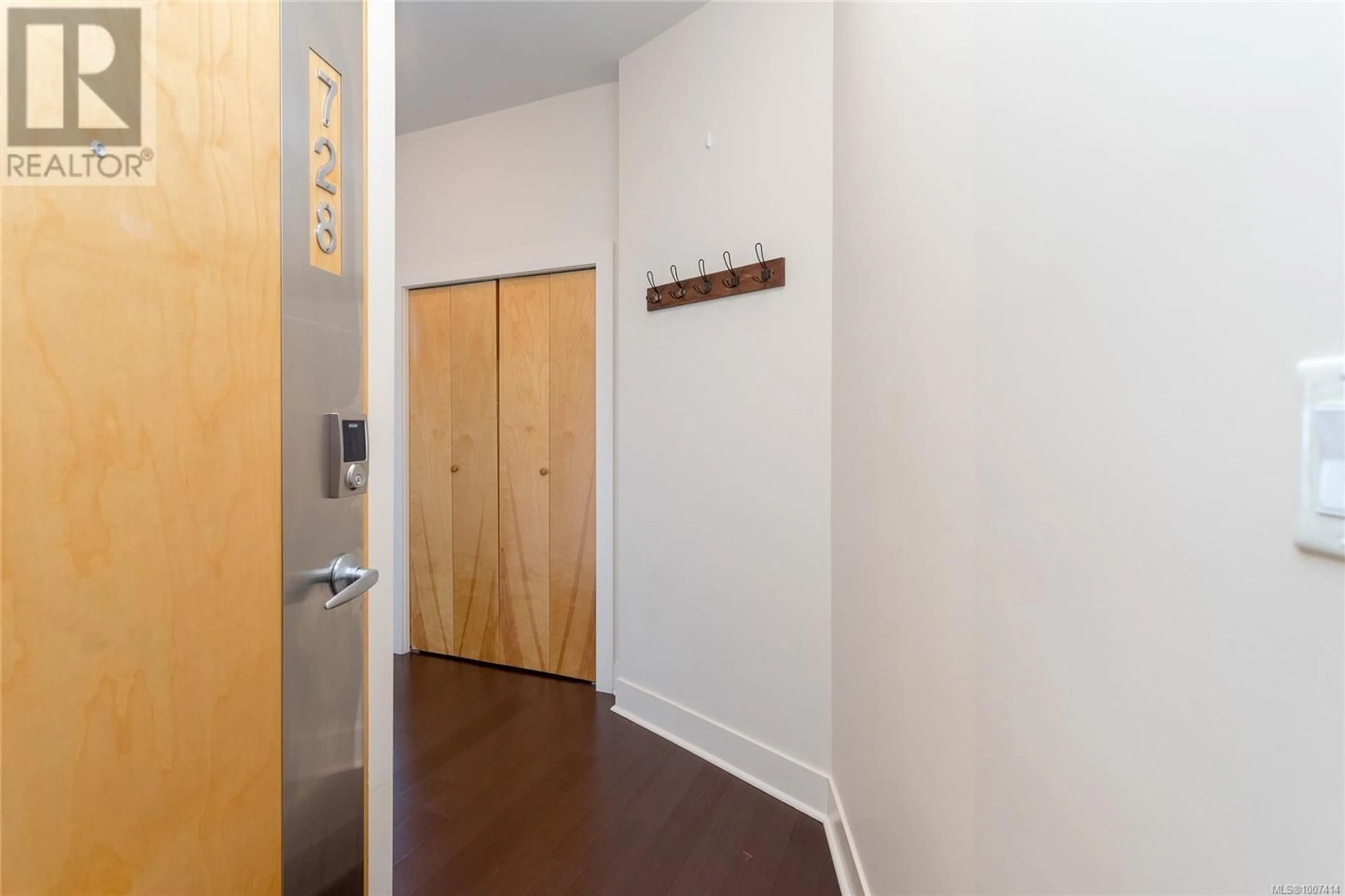 Indoor entryway for 728 - 2745 VETERANS MEMORIAL PARKWAY, Langford British Columbia V8X5C6