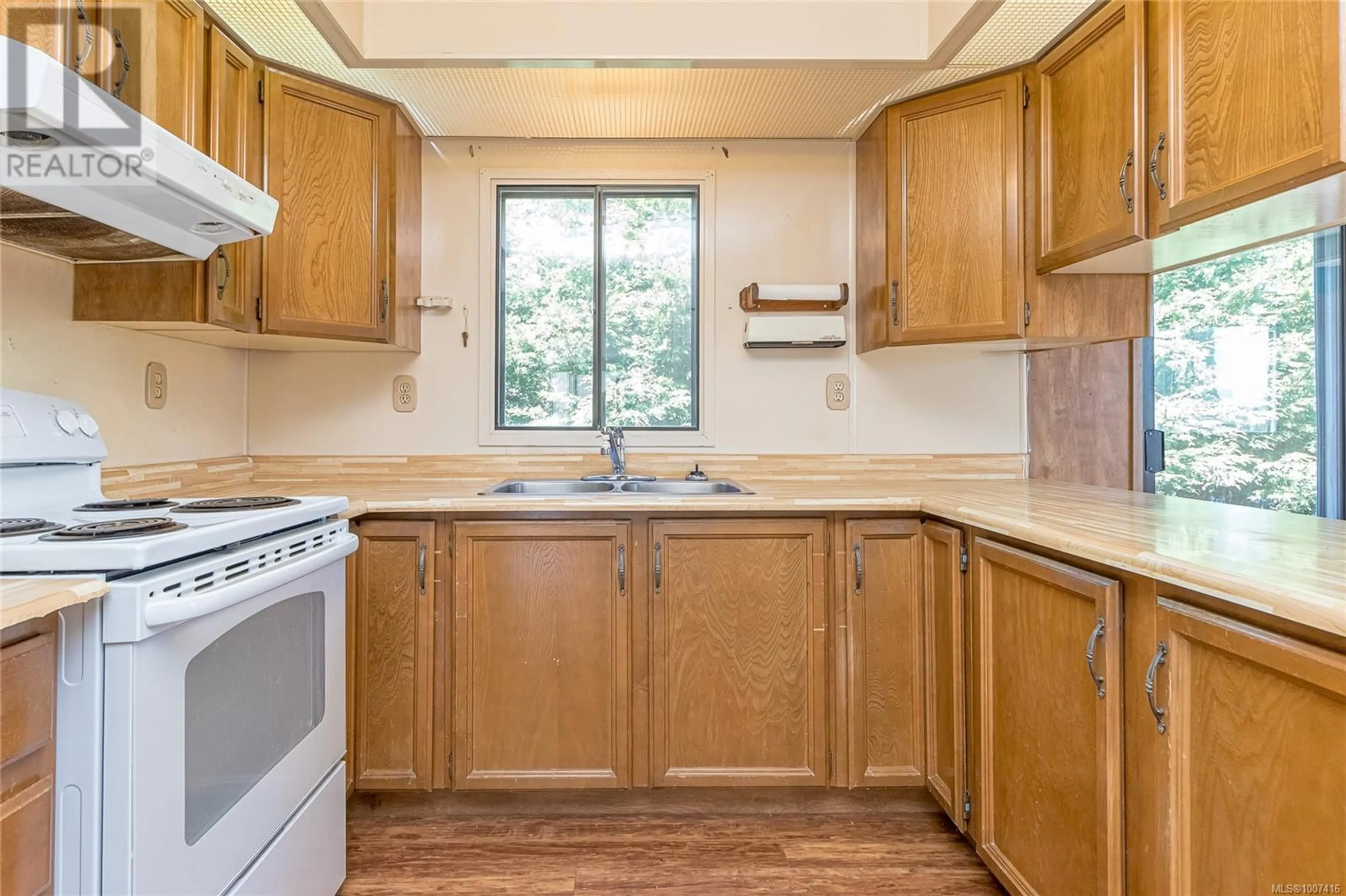 Standard kitchen, unknown for 715 KASBA CIRCLE, Parksville British Columbia V9P2A7
