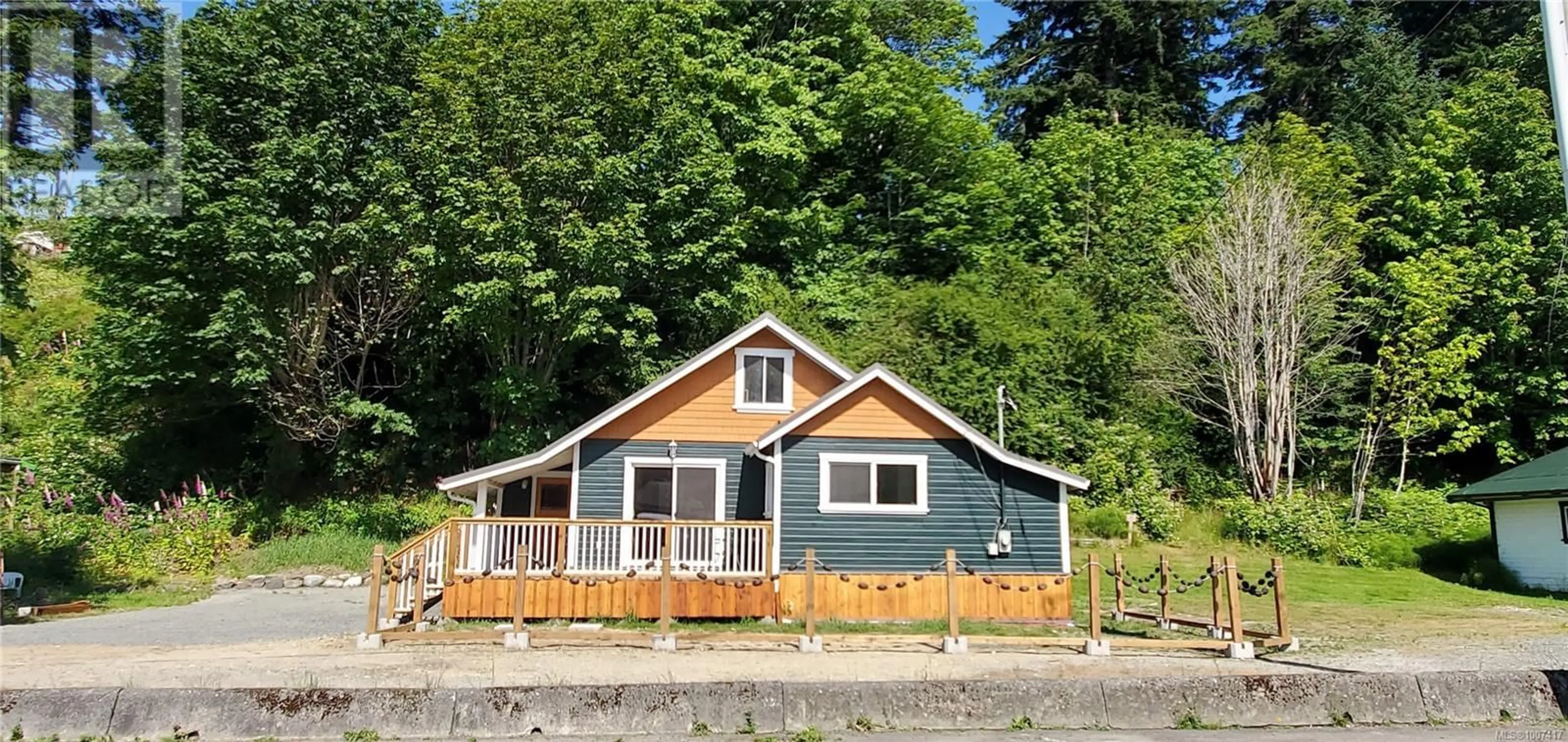 Home with vinyl exterior material, street for 683 GREEN ROAD, Quadra Island British Columbia V0P1N0