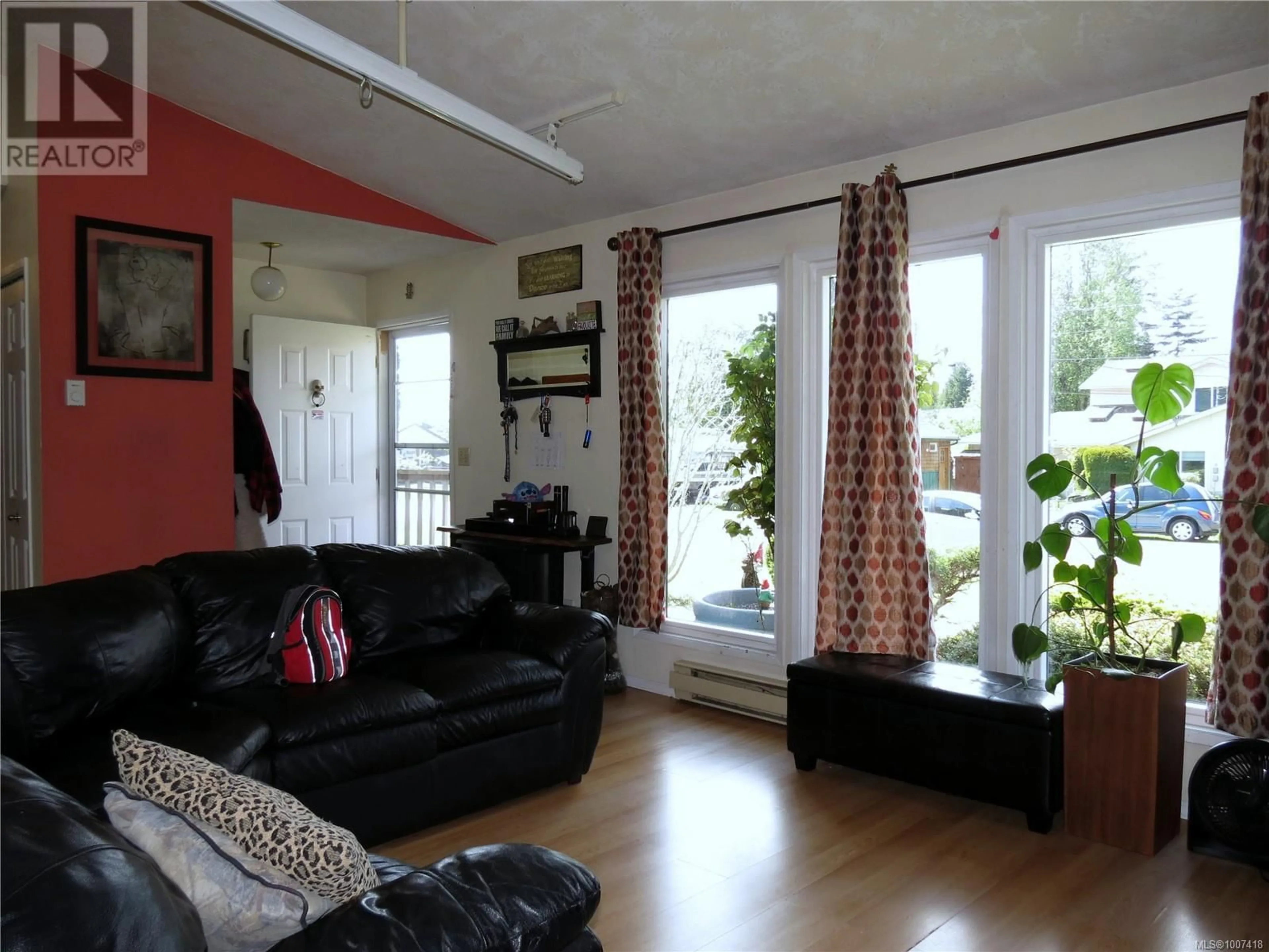 Living room with furniture, wood/laminate floor for 1937 POWLIUK CRESCENT, Sooke British Columbia V9Z0P6