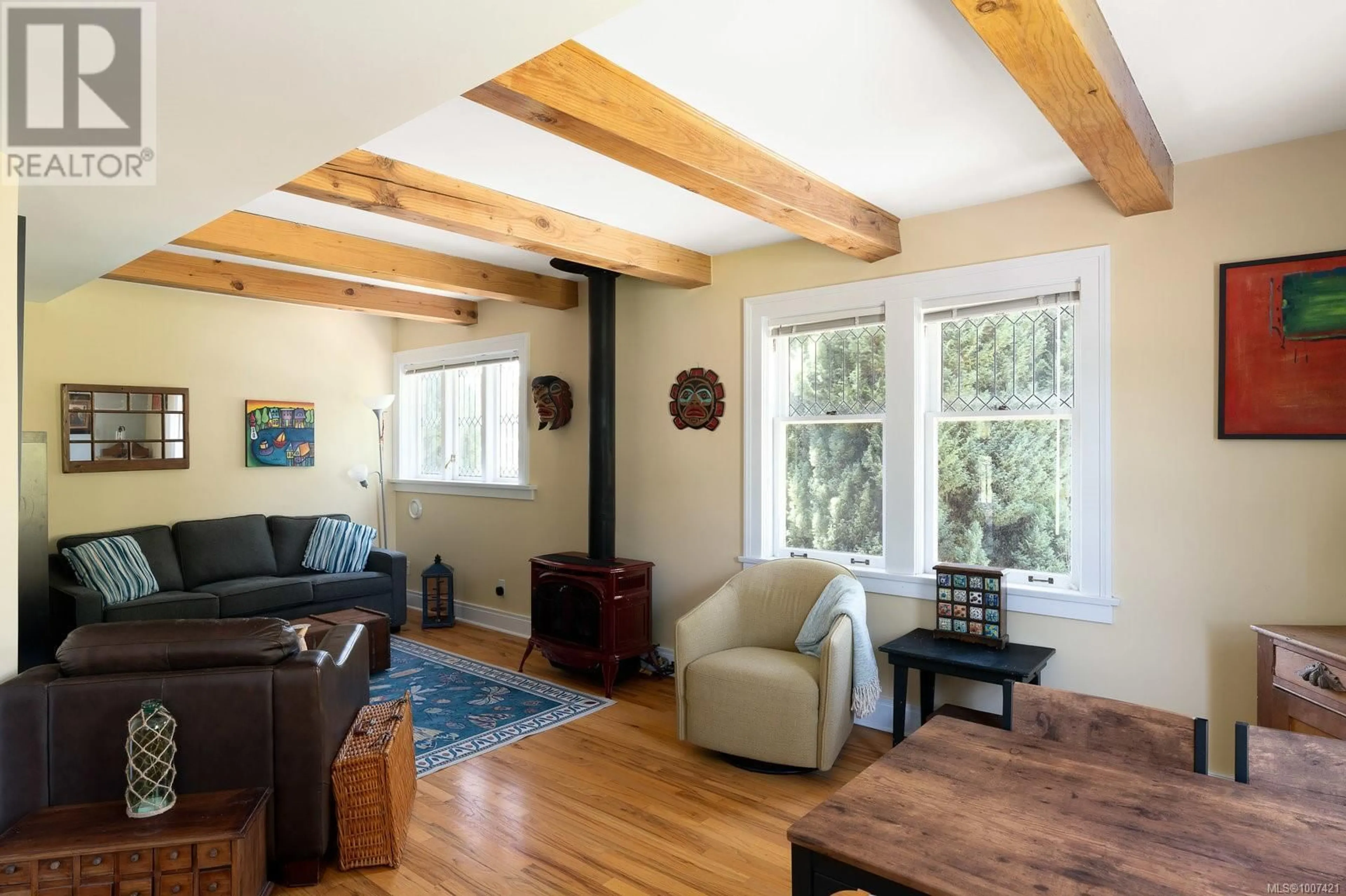 Living room with furniture, wood/laminate floor for 3 - 753 PEMBERTON ROAD, Victoria British Columbia V8S3R3