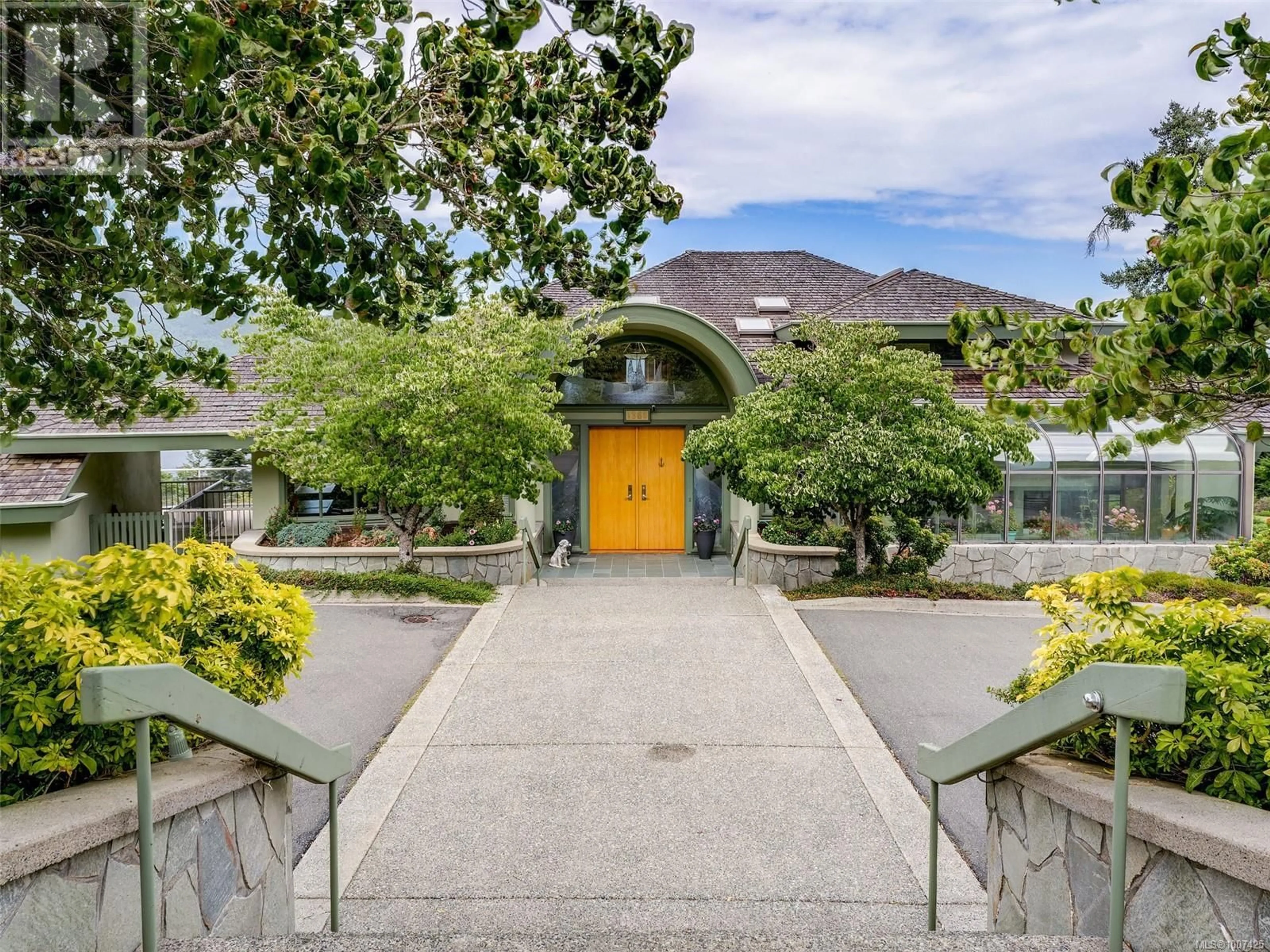 Indoor foyer for 1360 CLOAKE HILL ROAD, North Saanich British Columbia V9L5K3