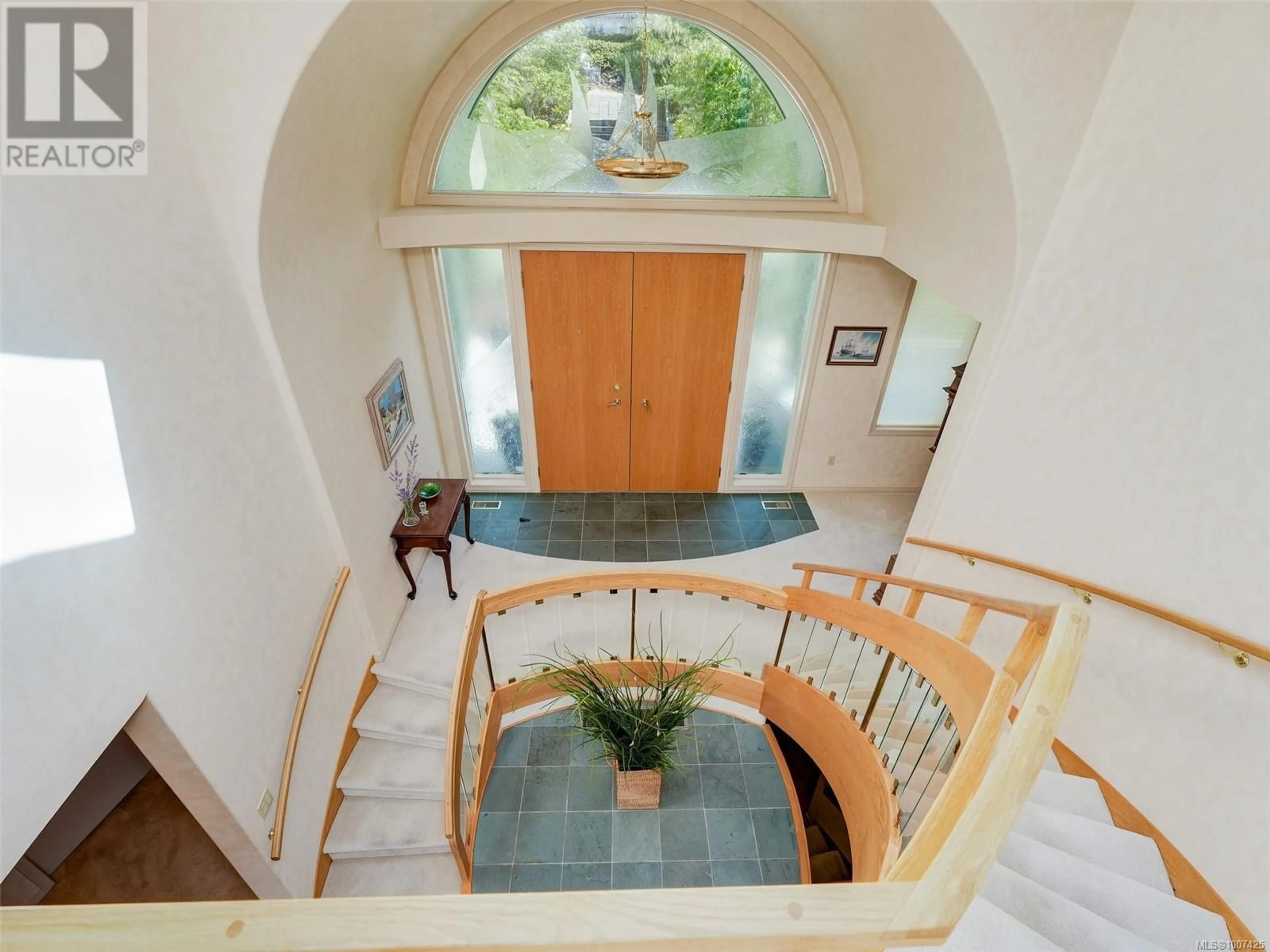Indoor foyer for 1360 CLOAKE HILL ROAD, North Saanich British Columbia V9L5K3