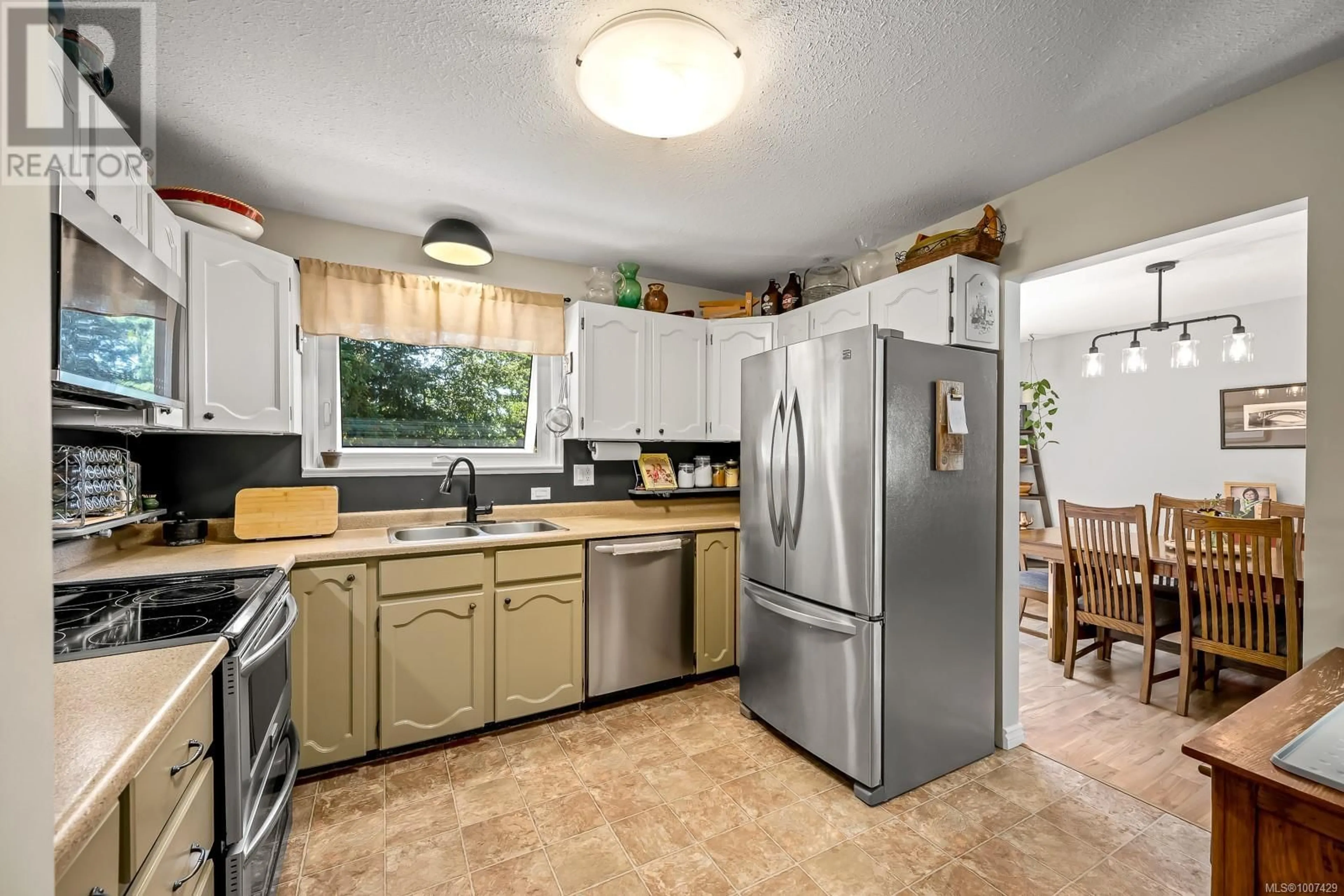 Standard kitchen, ceramic/tile floor for 292 NIM NIM PLACE, Courtenay British Columbia V9N8A5