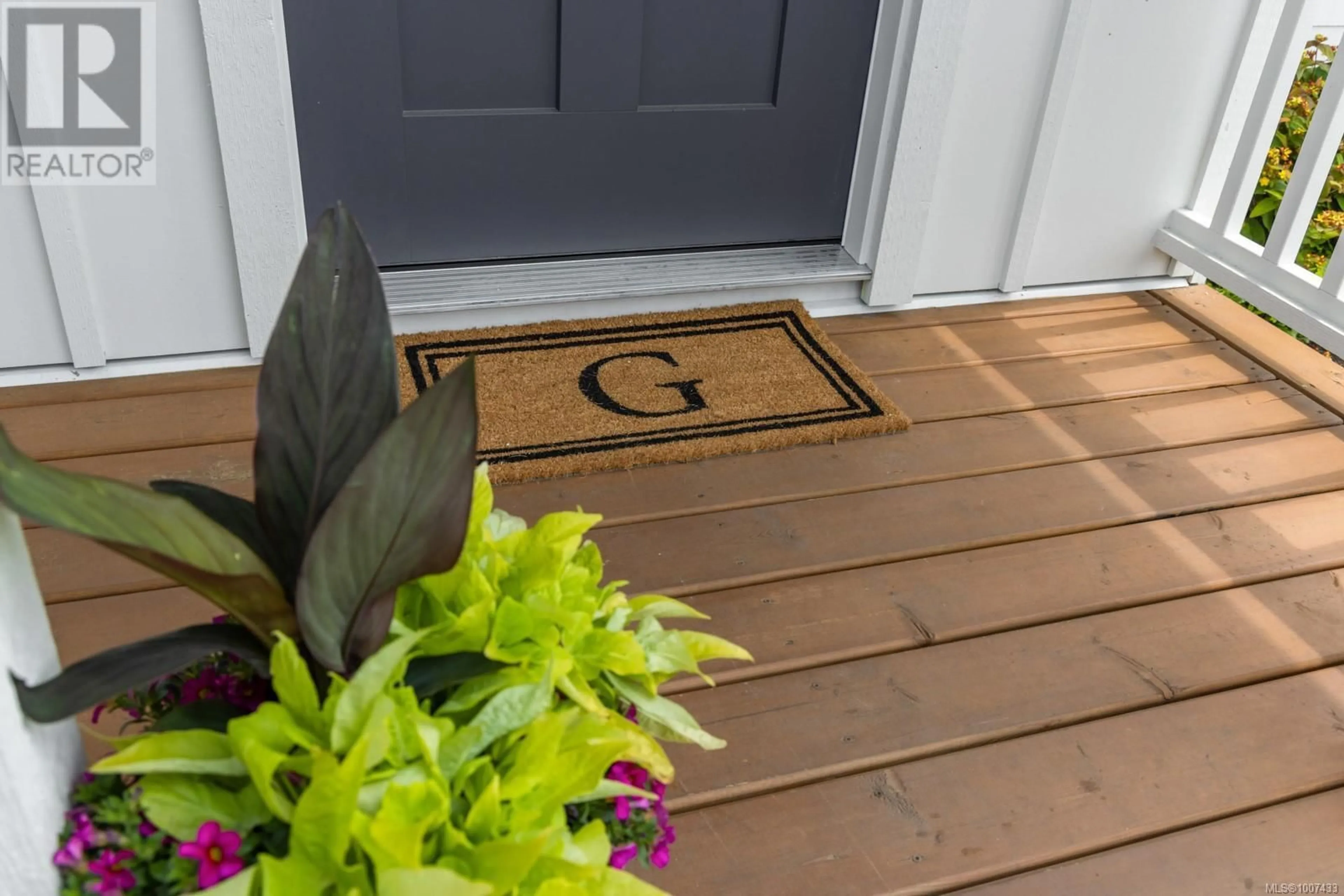 Indoor entryway for 489 GRAFTON STREET, Esquimalt British Columbia V9A5E7