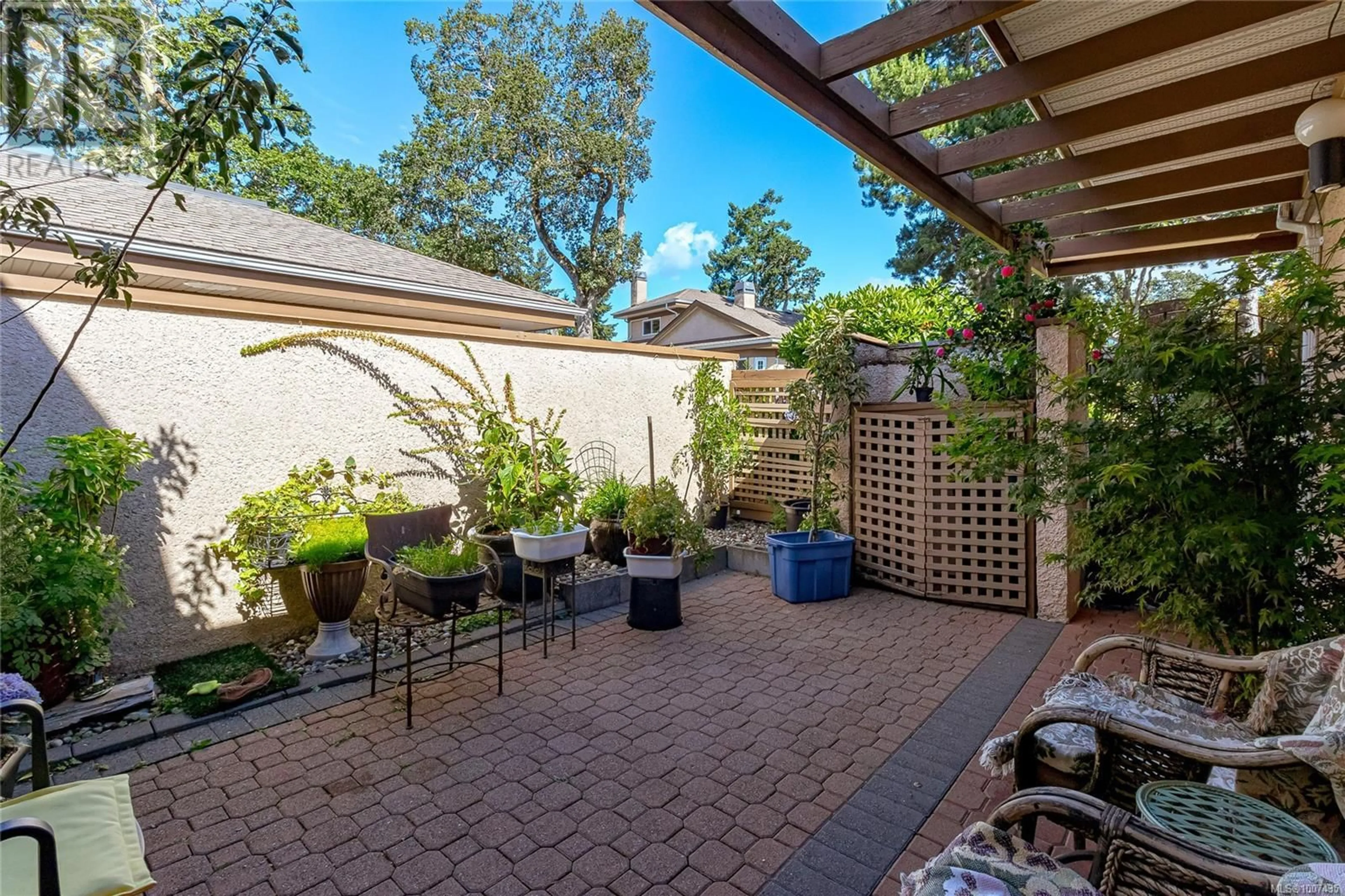 Patio, street for 19 - 901 KENTWOOD LANE, Saanich British Columbia V8Y2Y6