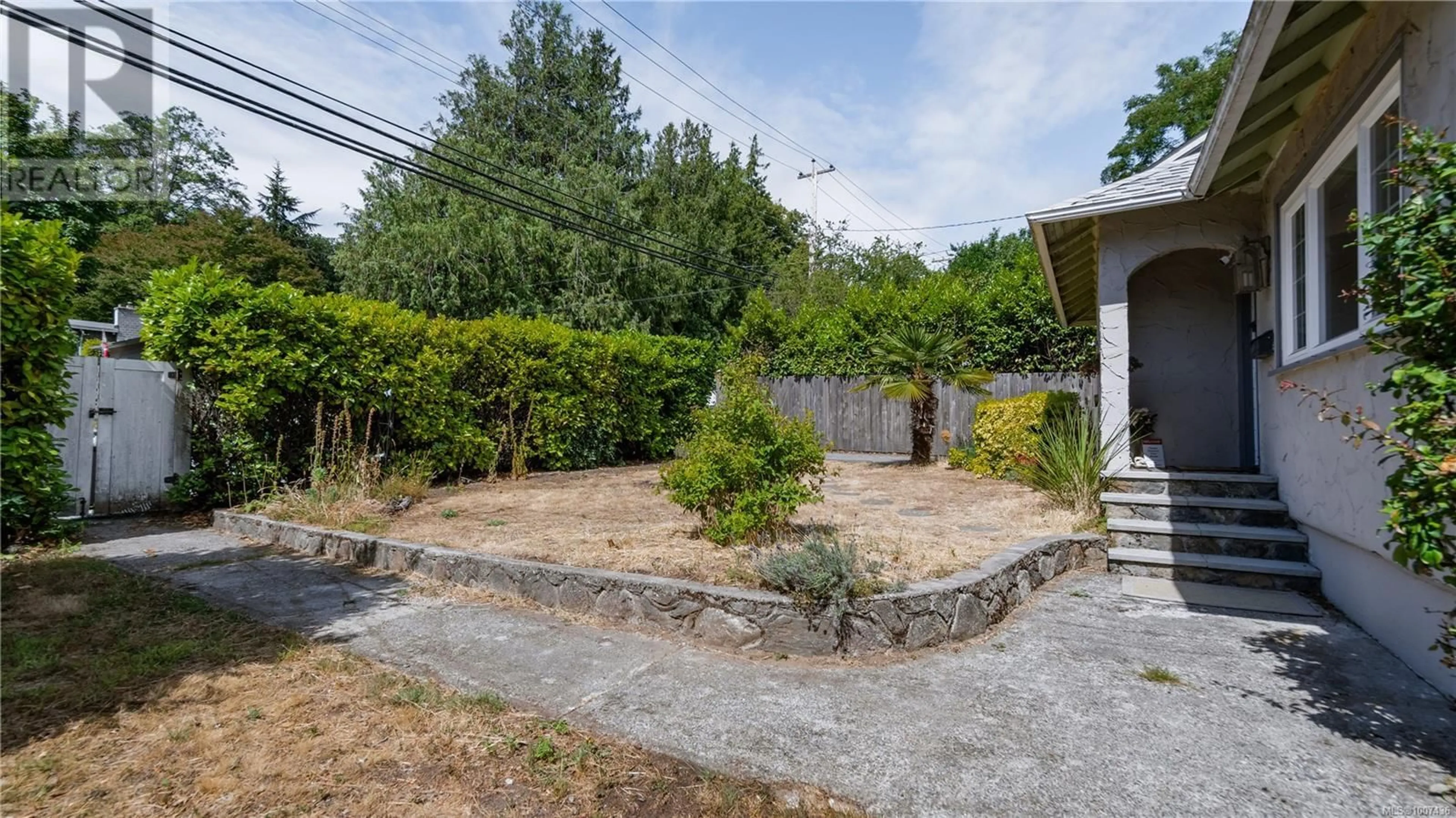 Patio, street for 2550 SINCLAIR ROAD, Saanich British Columbia V8N1B8