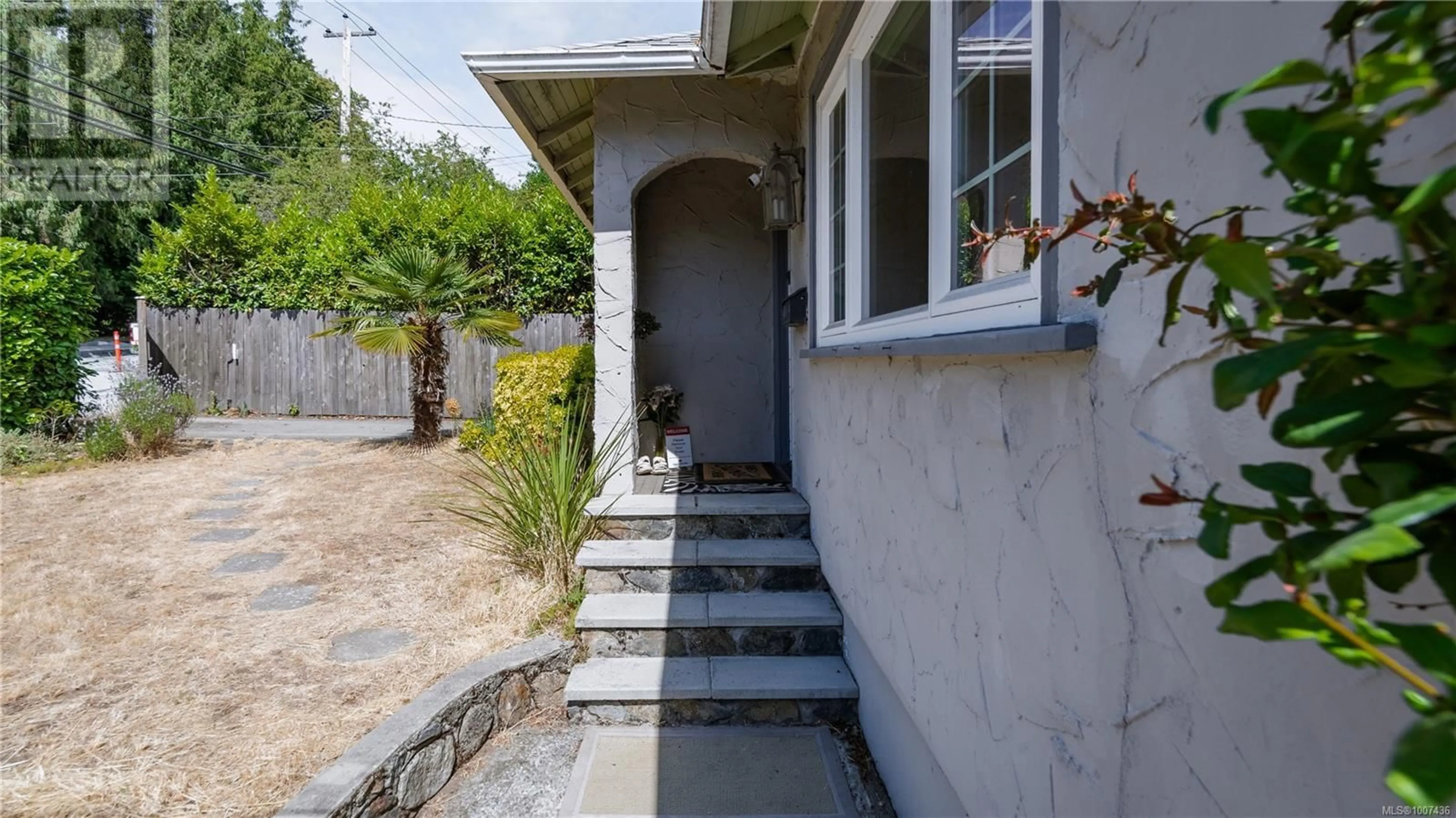 Patio, street for 2550 SINCLAIR ROAD, Saanich British Columbia V8N1B8
