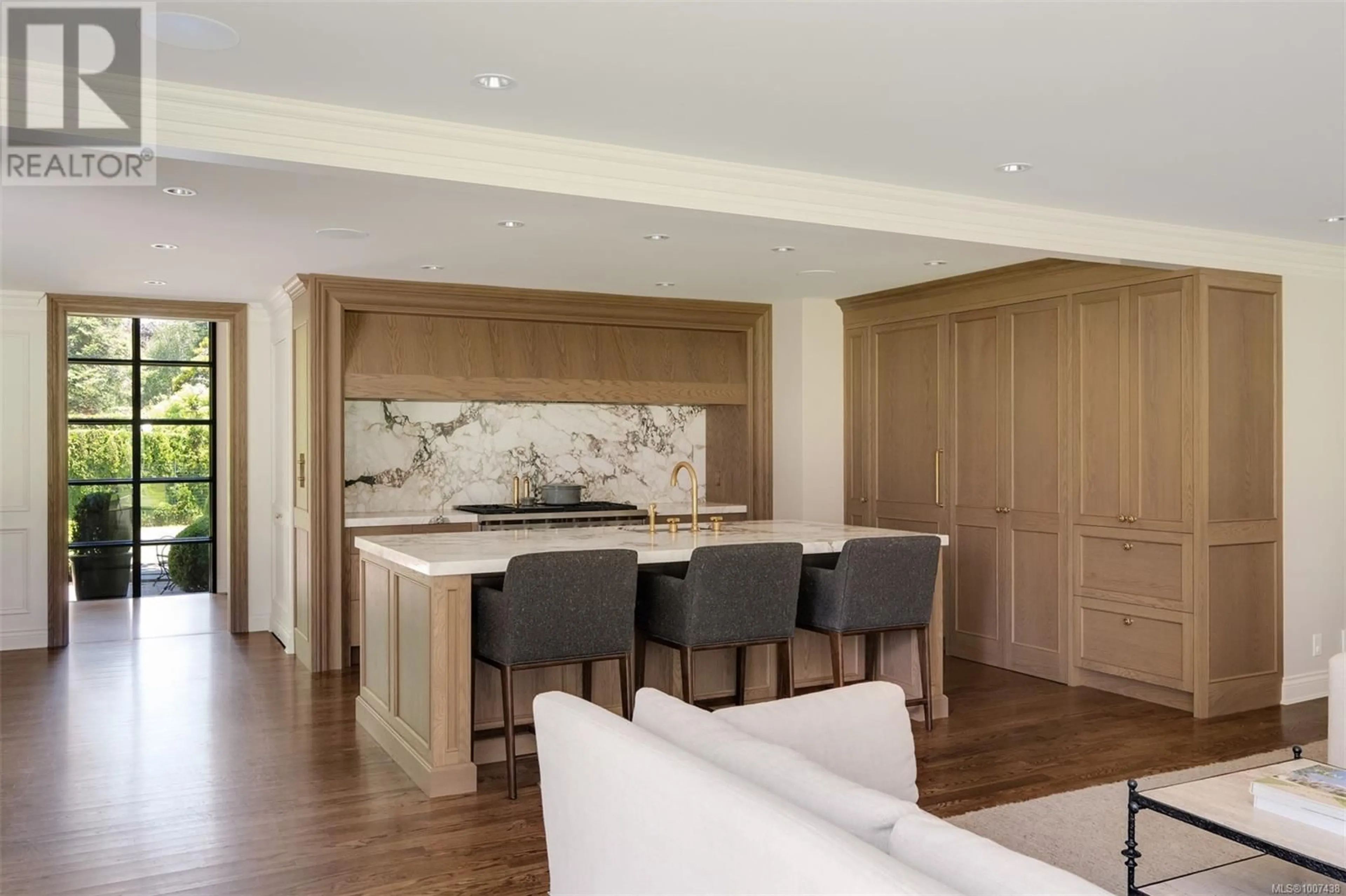 Contemporary kitchen, unknown for 3270 BEACH DRIVE, Oak Bay British Columbia V8R6M1