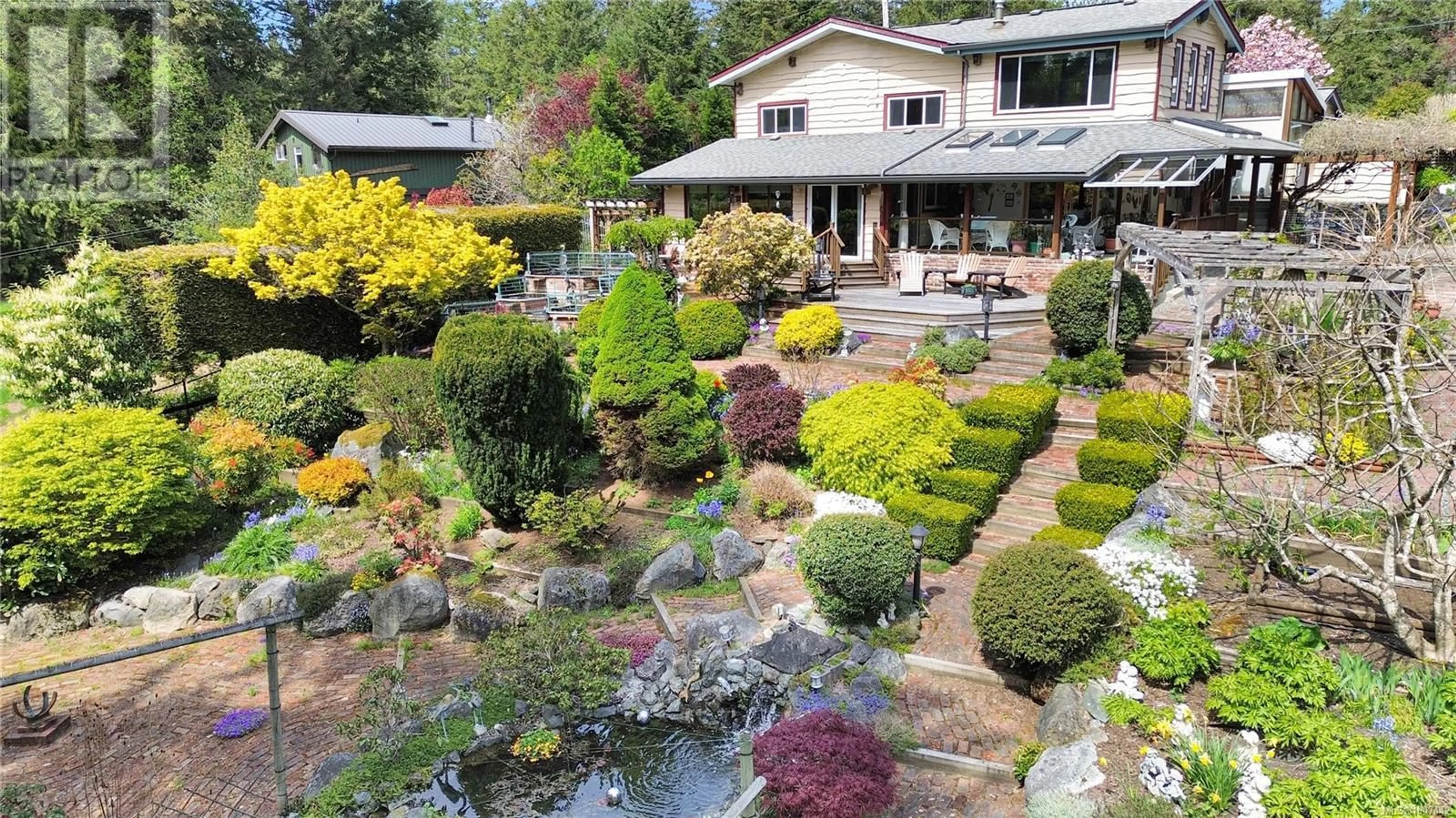 A pic from outside/outdoor area/front of a property/back of a property/a pic from drone, water/lake/river/ocean view for 697 CRESTWOOD ROAD, Gabriola Island British Columbia V0R1X4