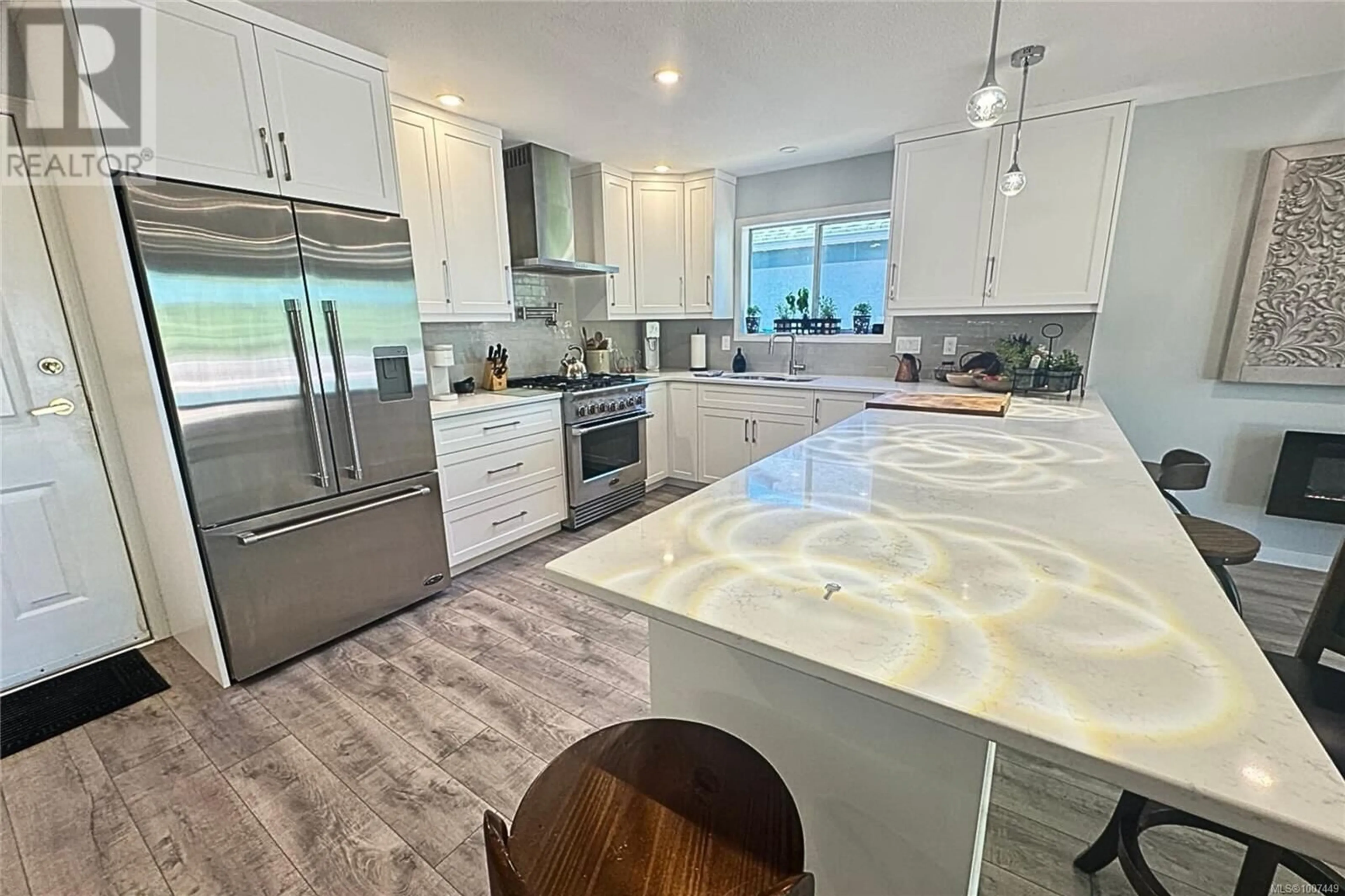 Open concept kitchen, ceramic/tile floor for 519 SEAWARD WAY, Qualicum Beach British Columbia V9K1T8